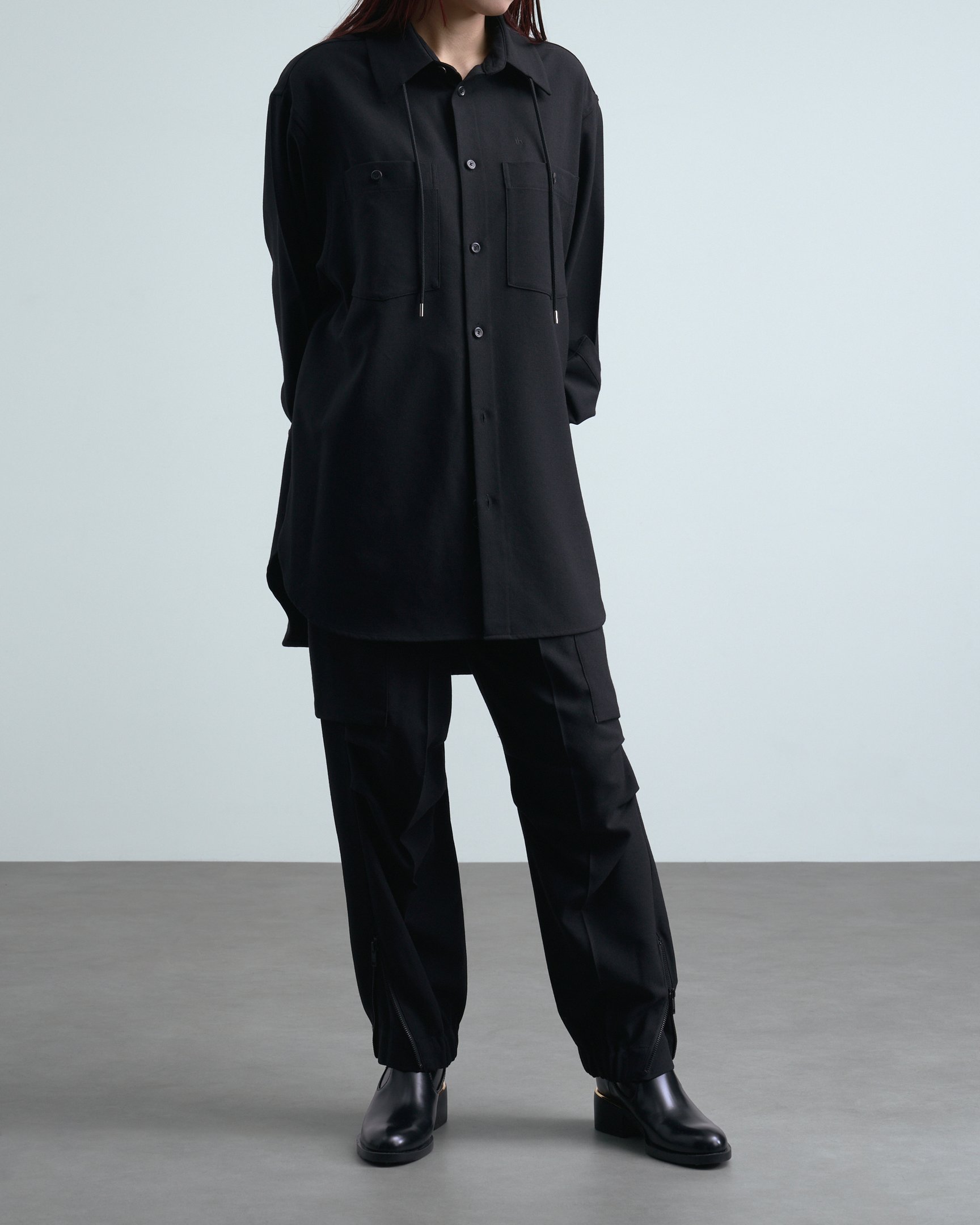 ティーエイチプロダクツのセットアップを着たモデル