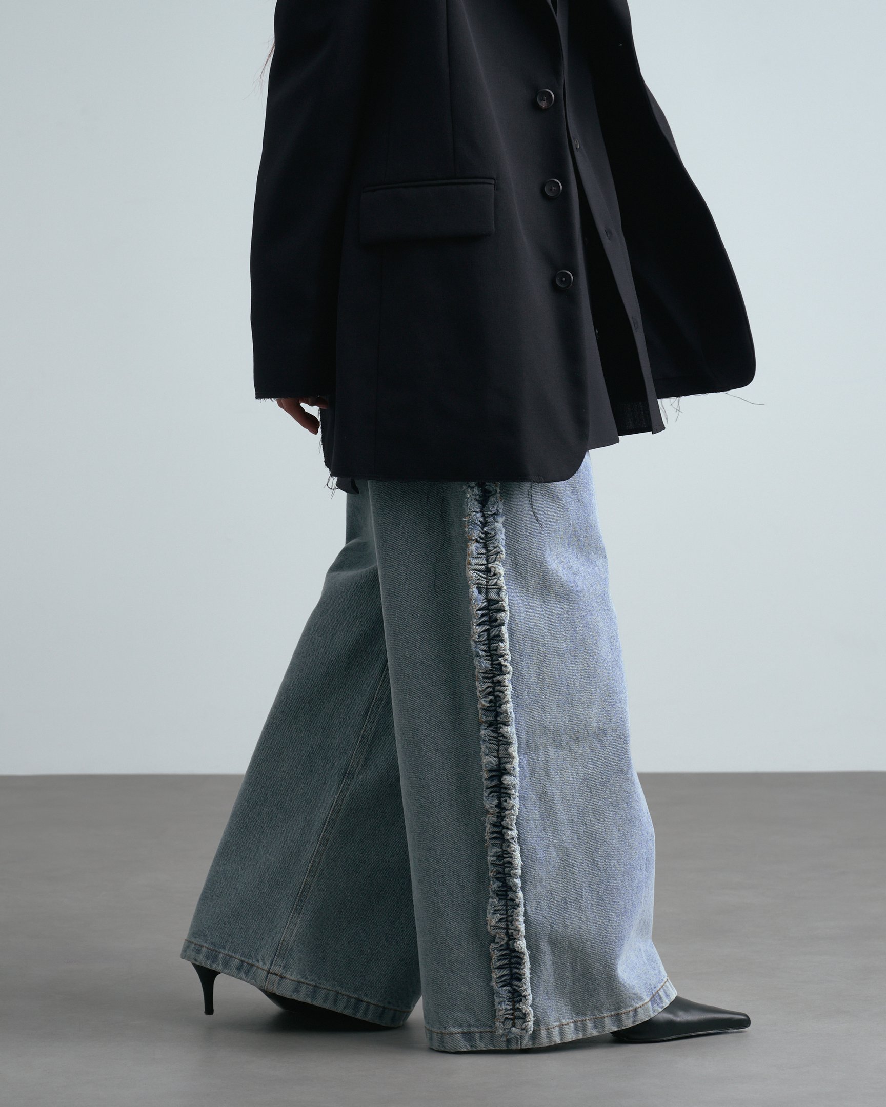 ウジョーのジャケットを着たモデル