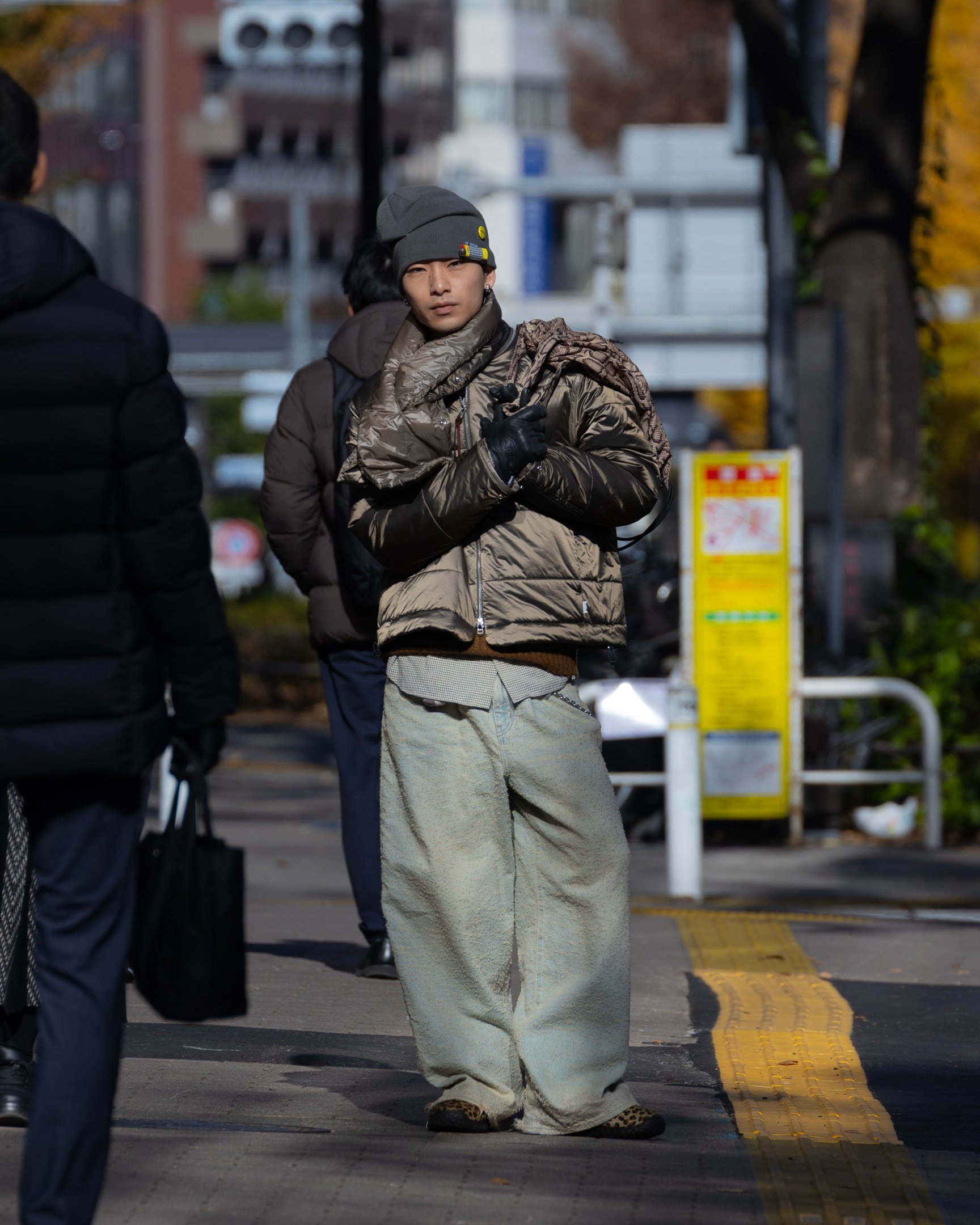 NTNのナイロンジャケットを着たモデル
