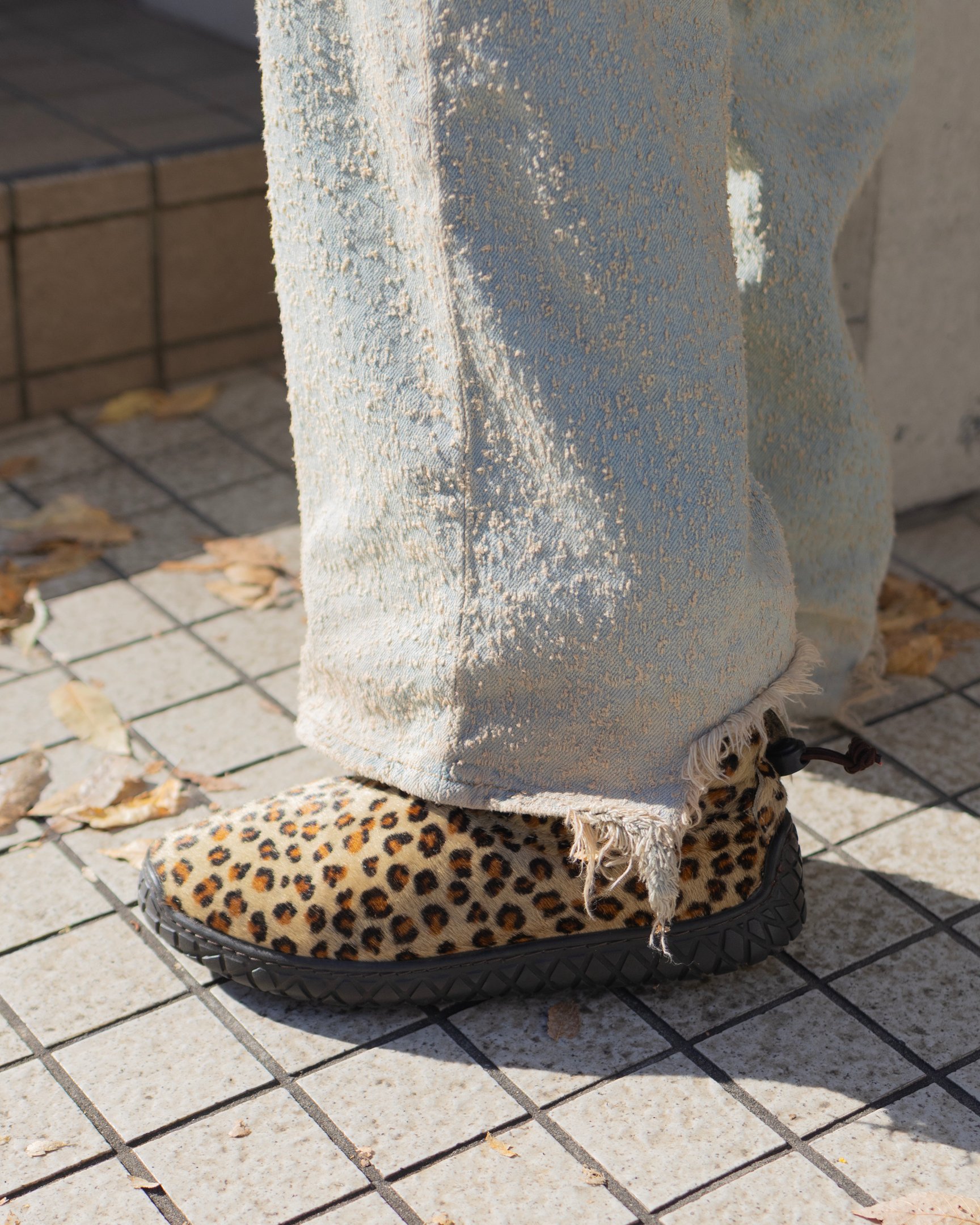 NTNのナイロンジャケットを着たモデル