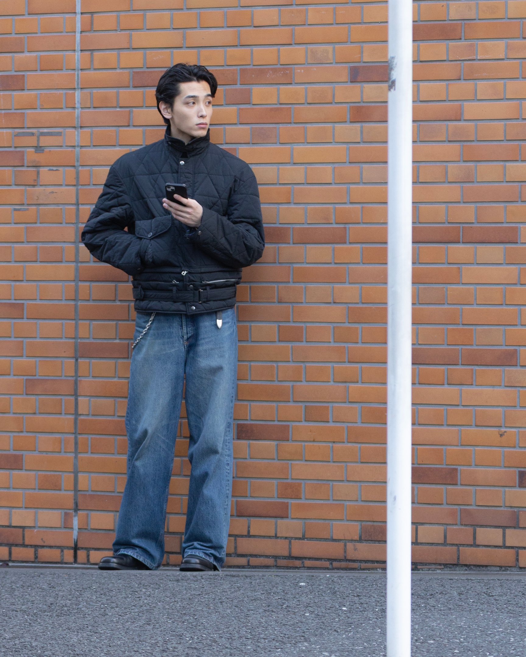 タムのブルゾンを着たモデル