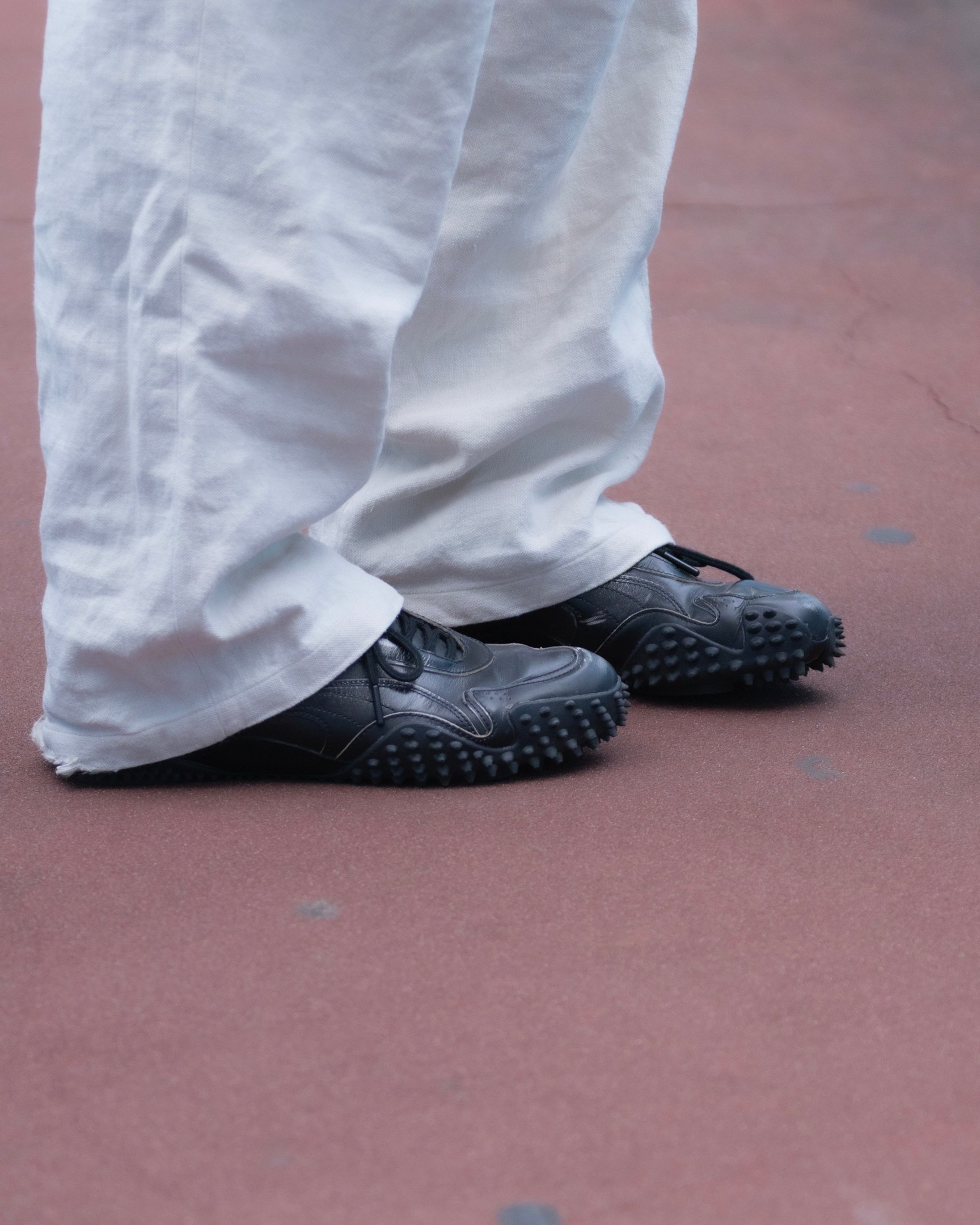 ヨシオクボのジャケットを着たモデル