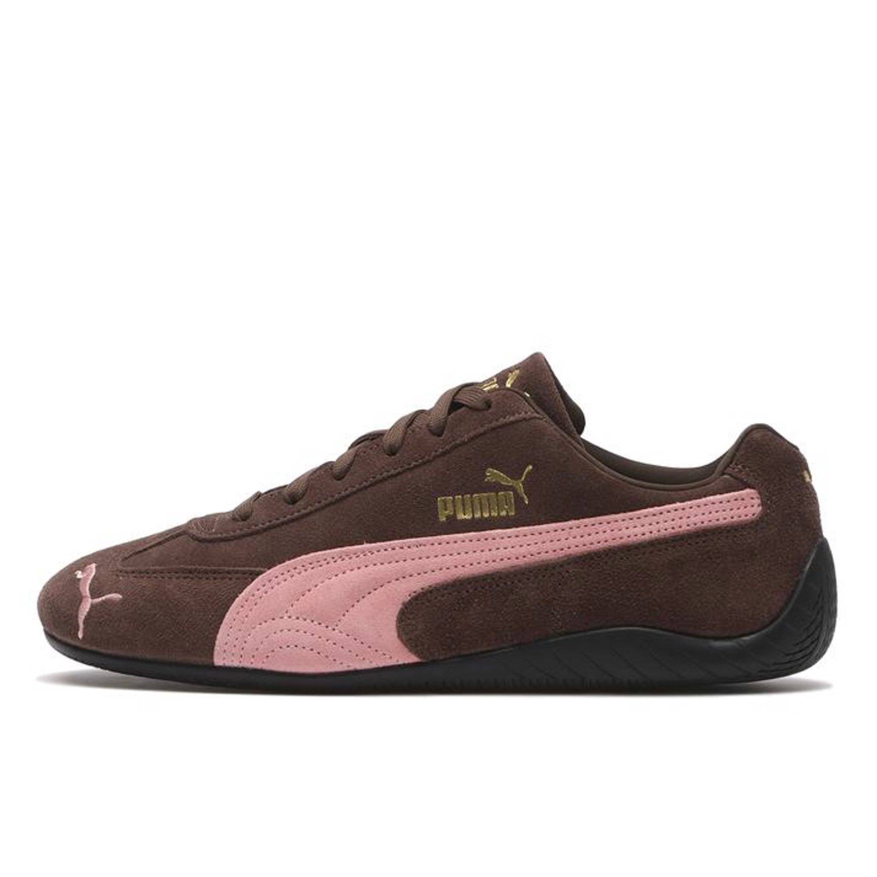 ブラウンのスニーカー