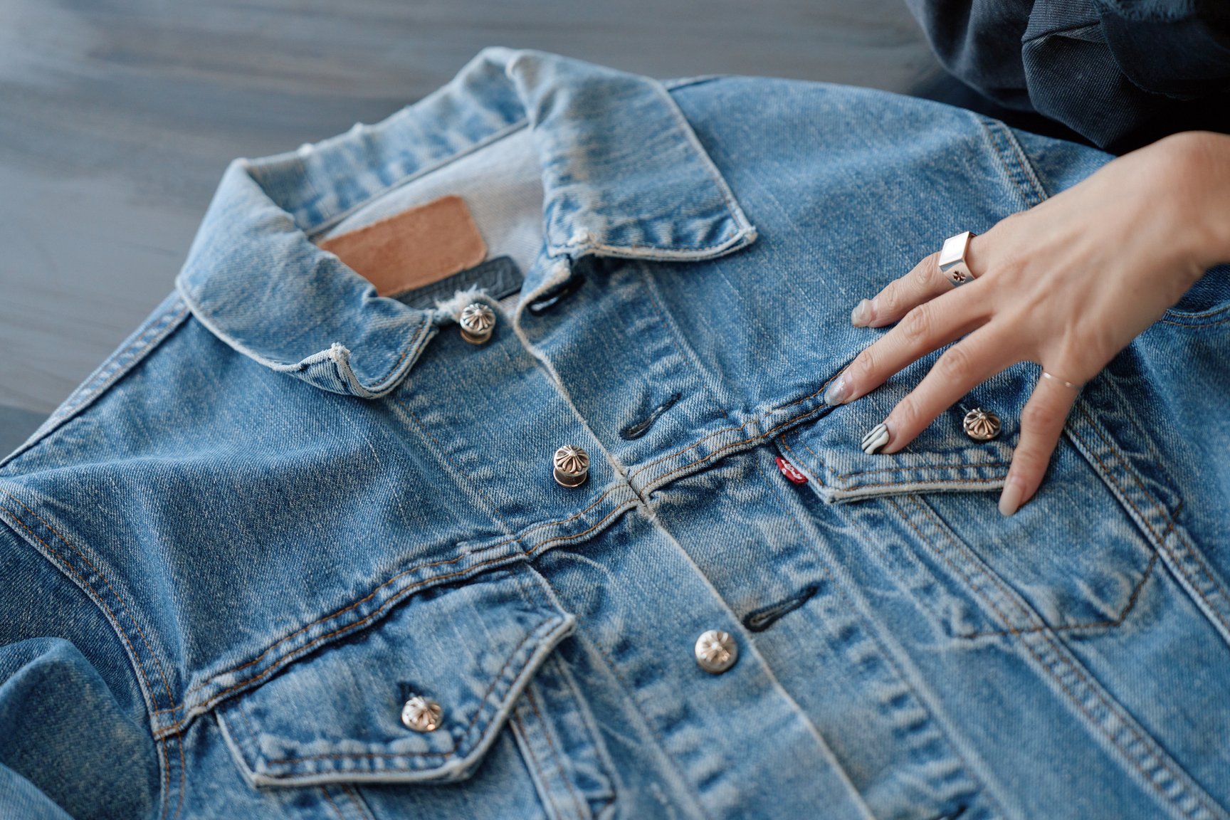 クロムハーツのデニムジャケット画像