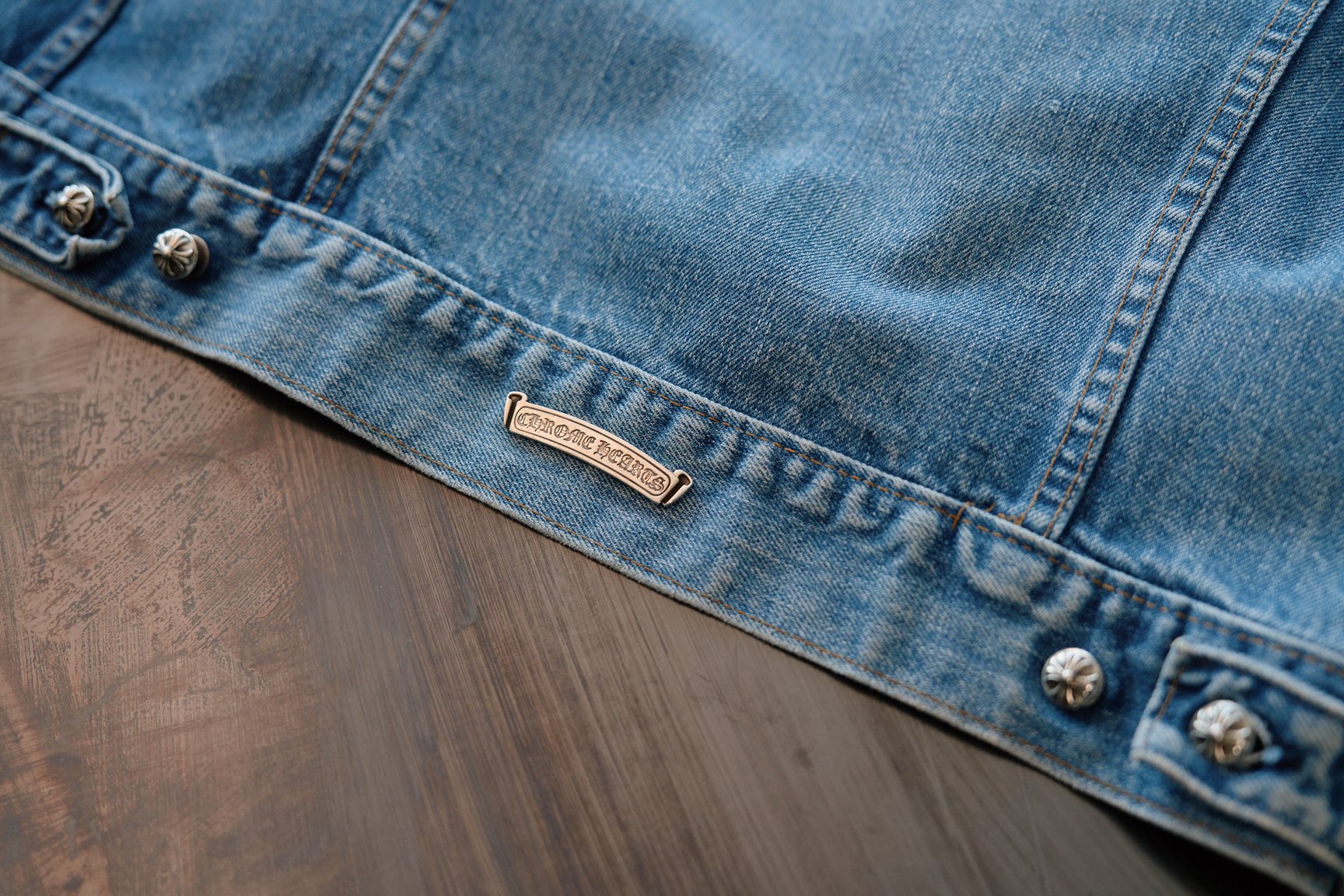 クロムハーツのデニムジャケットのディテール画像