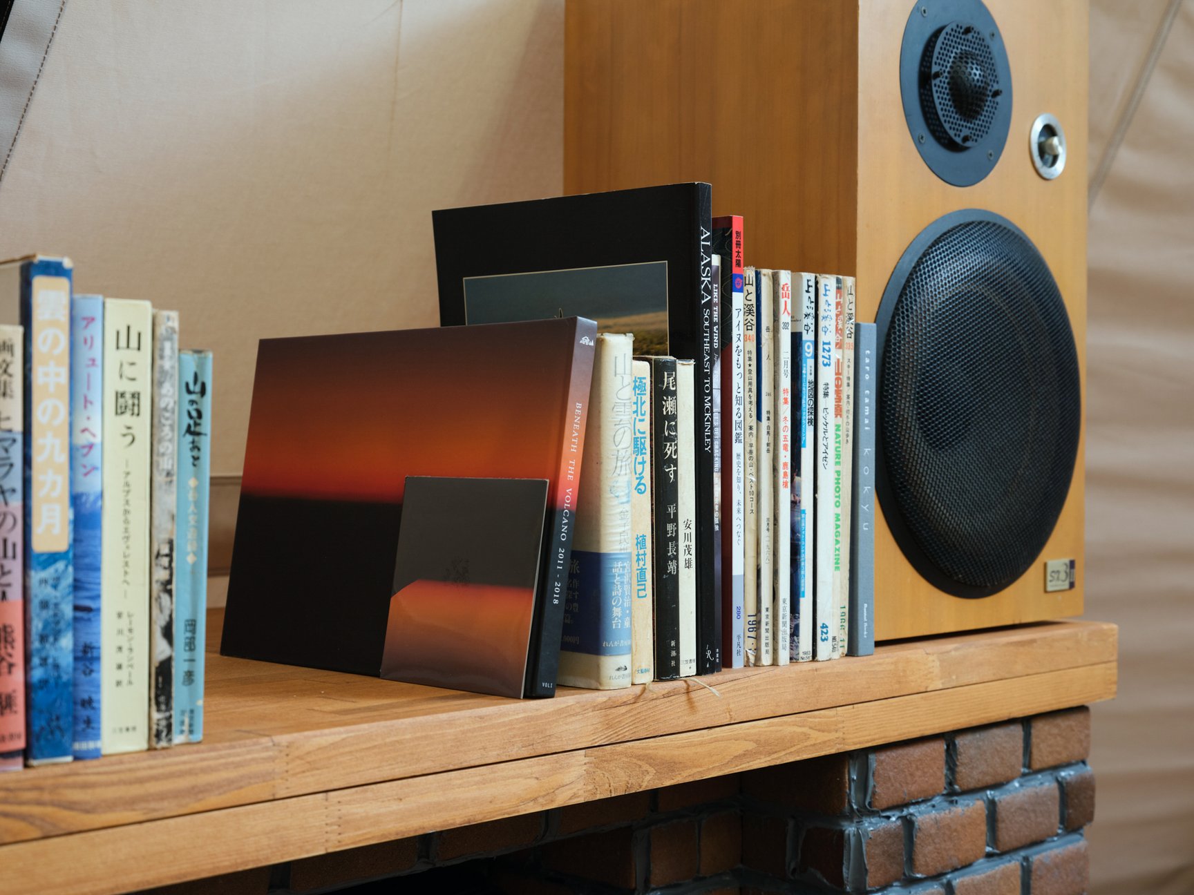 「ARC'TERYX NISEKO HUT」の内観画像や提供するフード画像