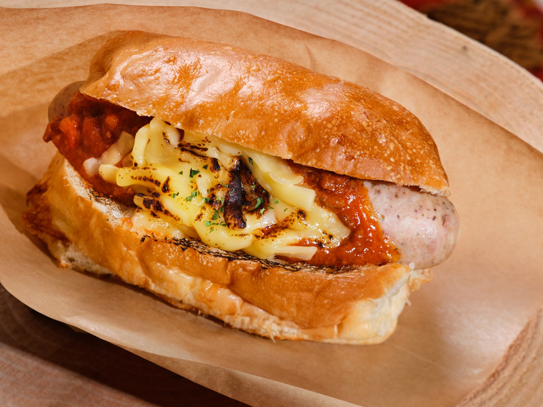 「ARC'TERYX NISEKO HUT」の内観画像や提供するフード画像