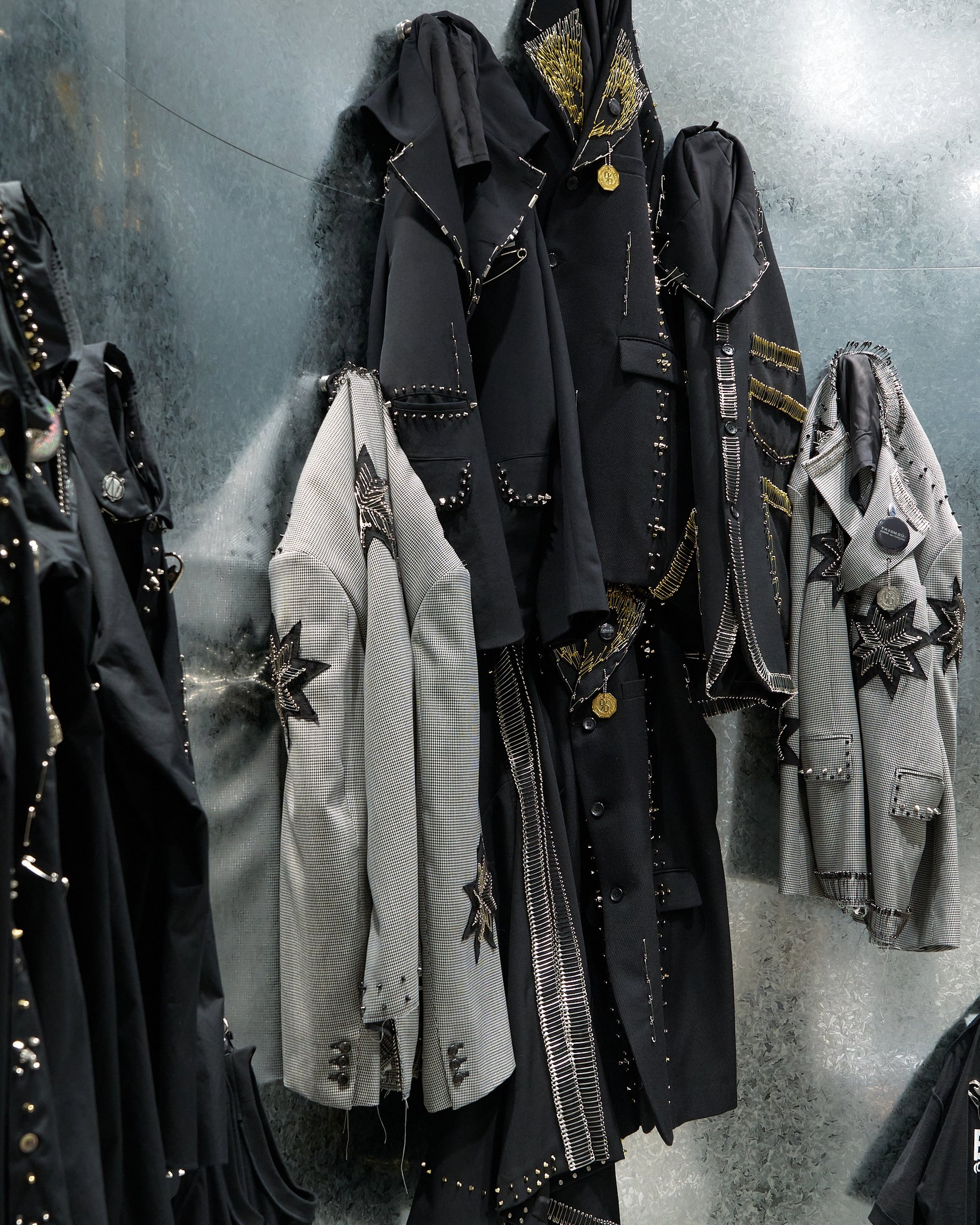 トレーディング ミュージアム コム デ ギャルソンとバジョウのコラボコレクション