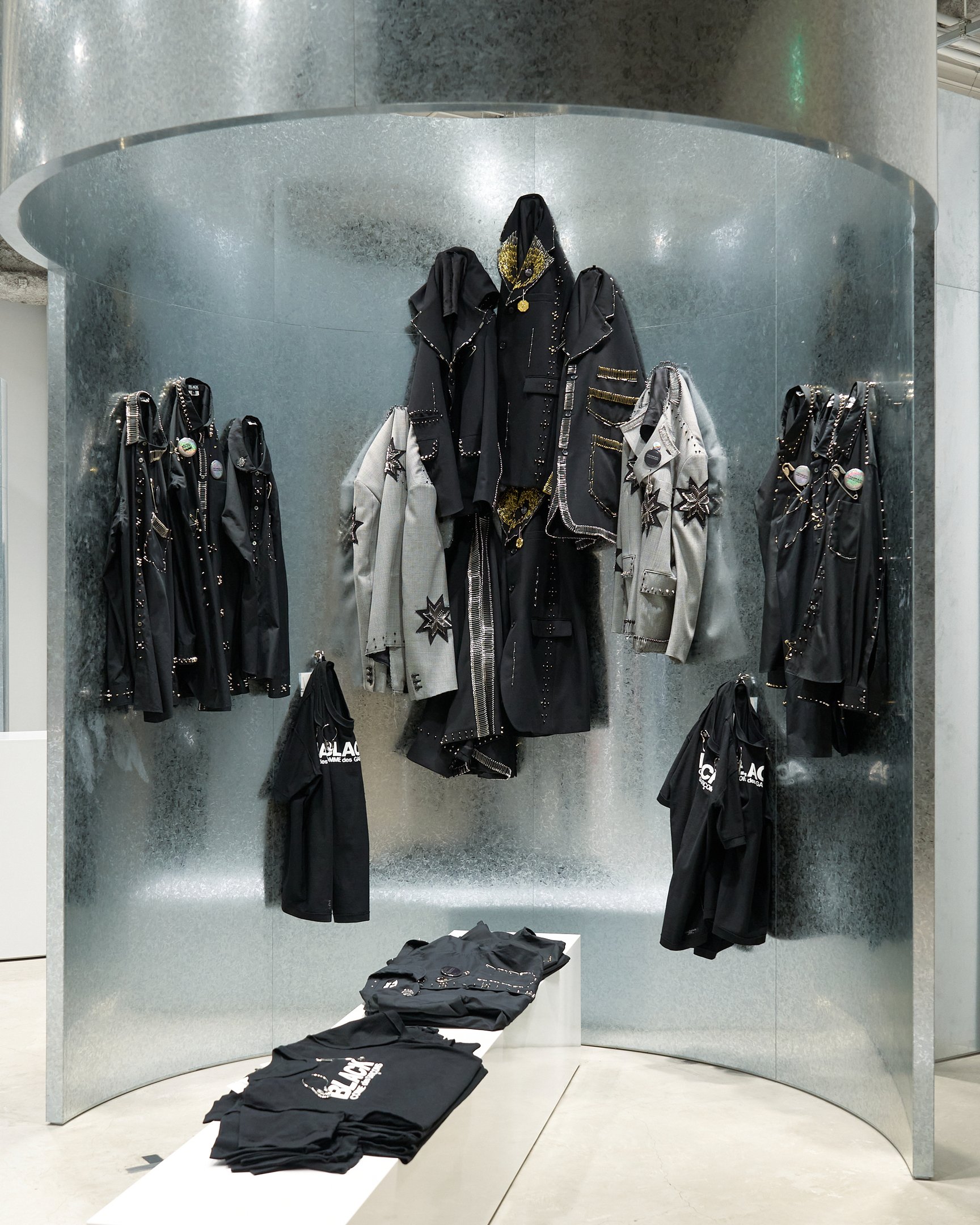 トレーディング ミュージアム コム デ ギャルソンとバジョウのコラボコレクション