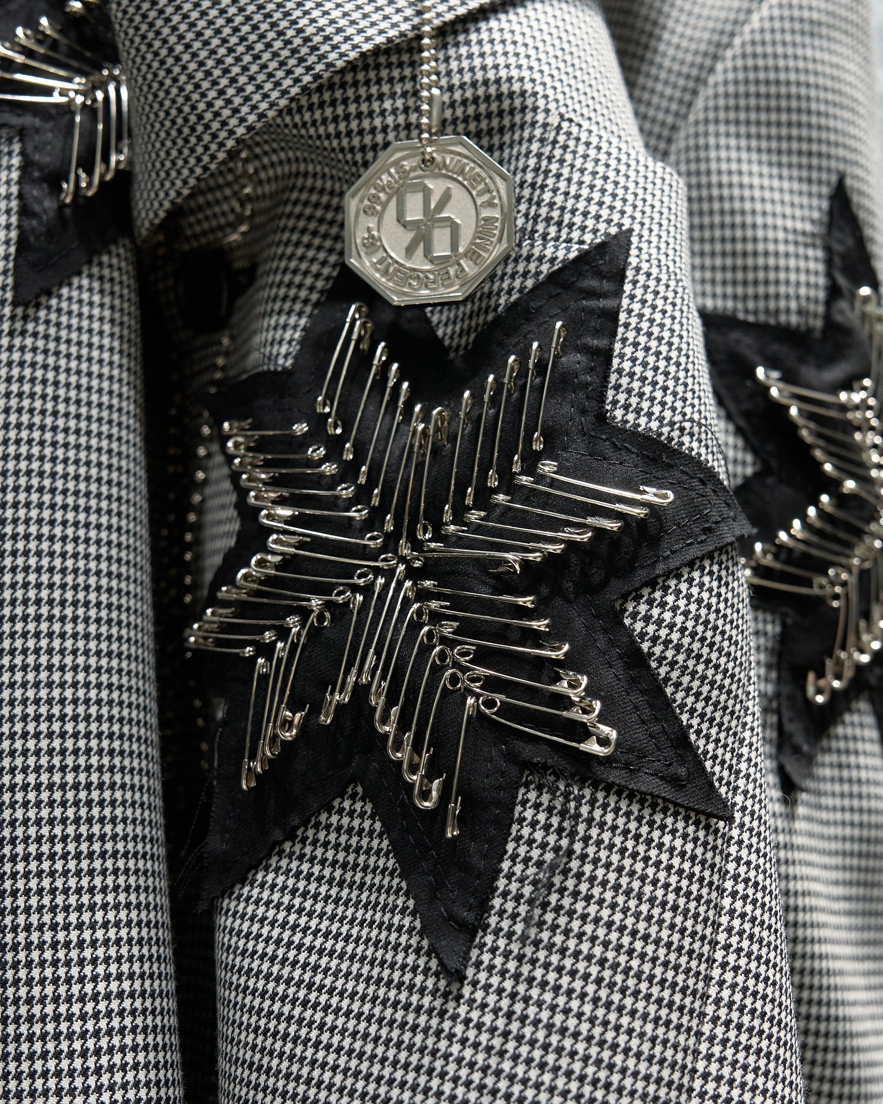 トレーディング ミュージアム コム デ ギャルソンとバジョウのコラボコレクション