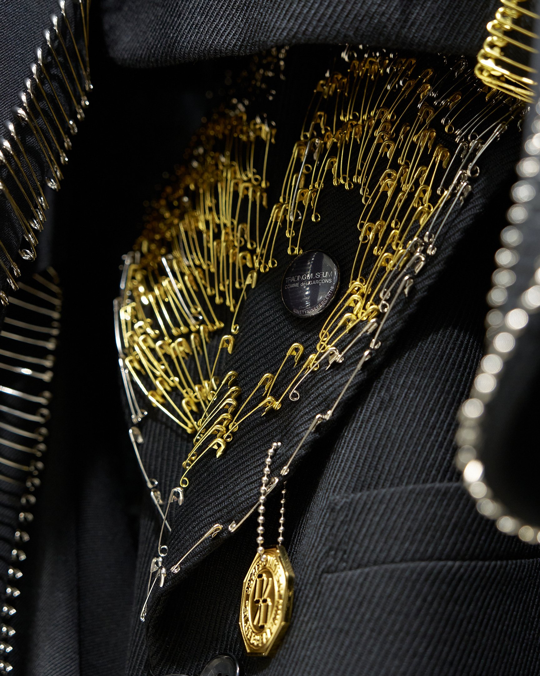 トレーディング ミュージアム コム デ ギャルソンとバジョウのコラボコレクション