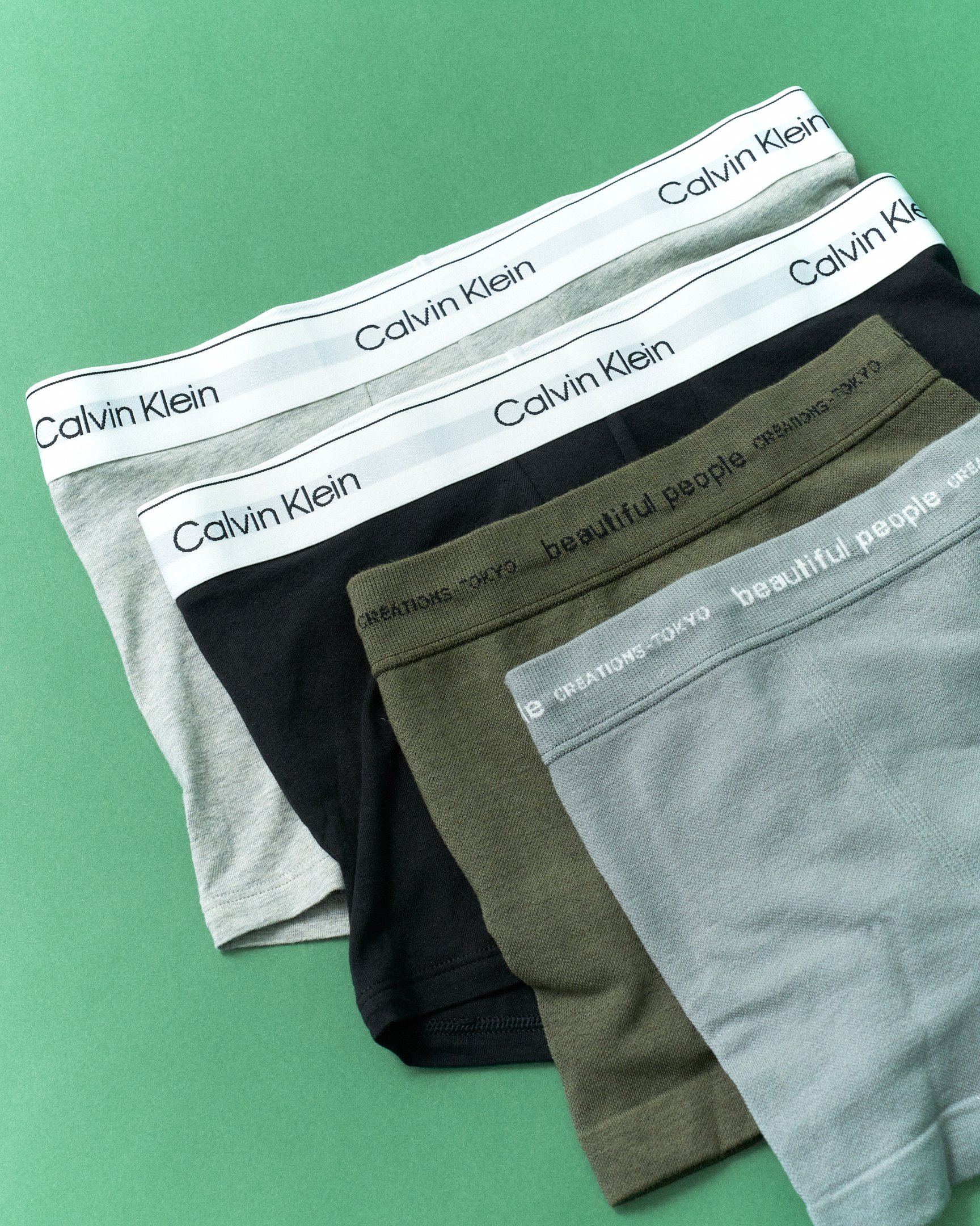 並べられたパンツ