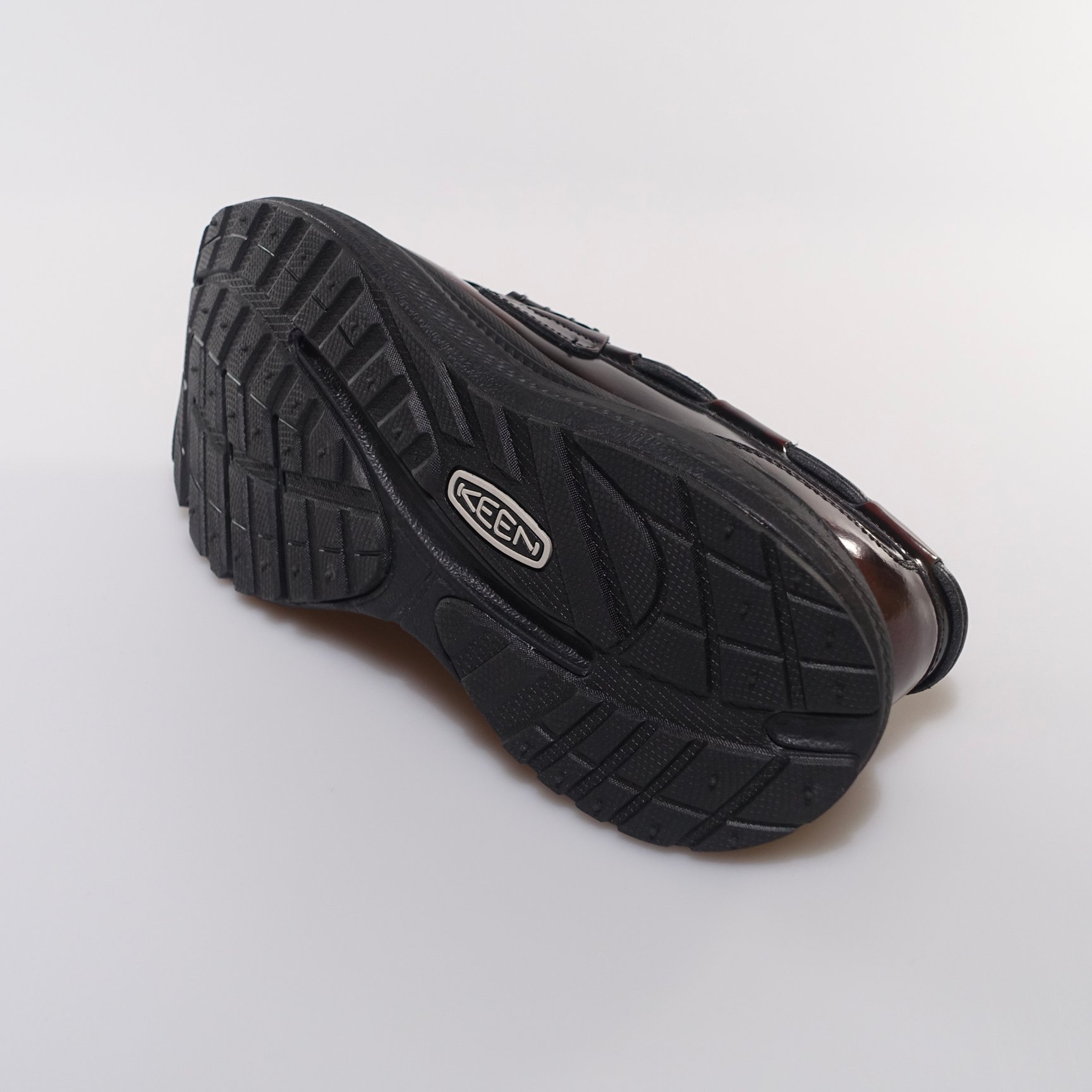 黒いスニーカーローファー