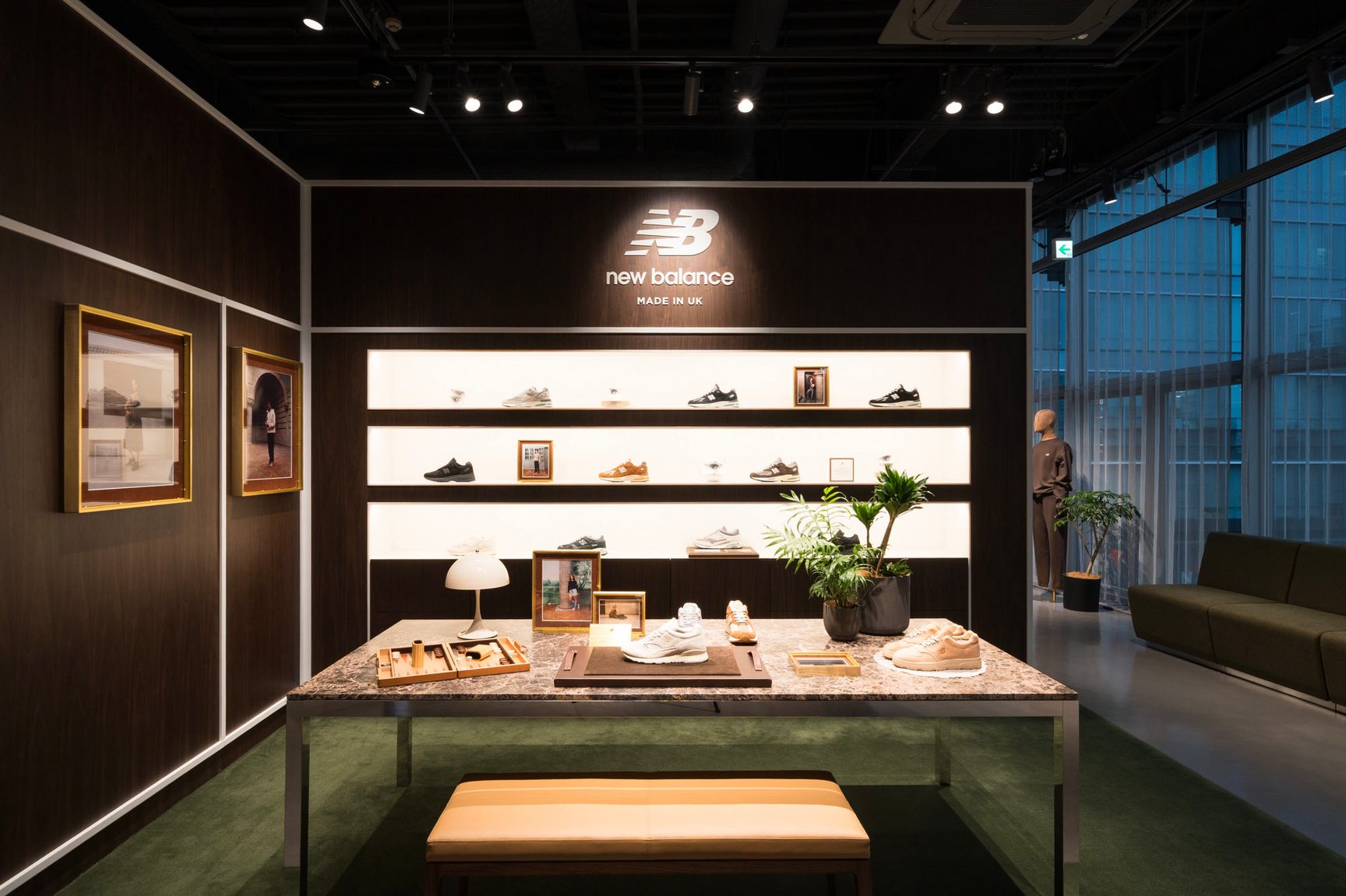 ニューバランス原宿の店内