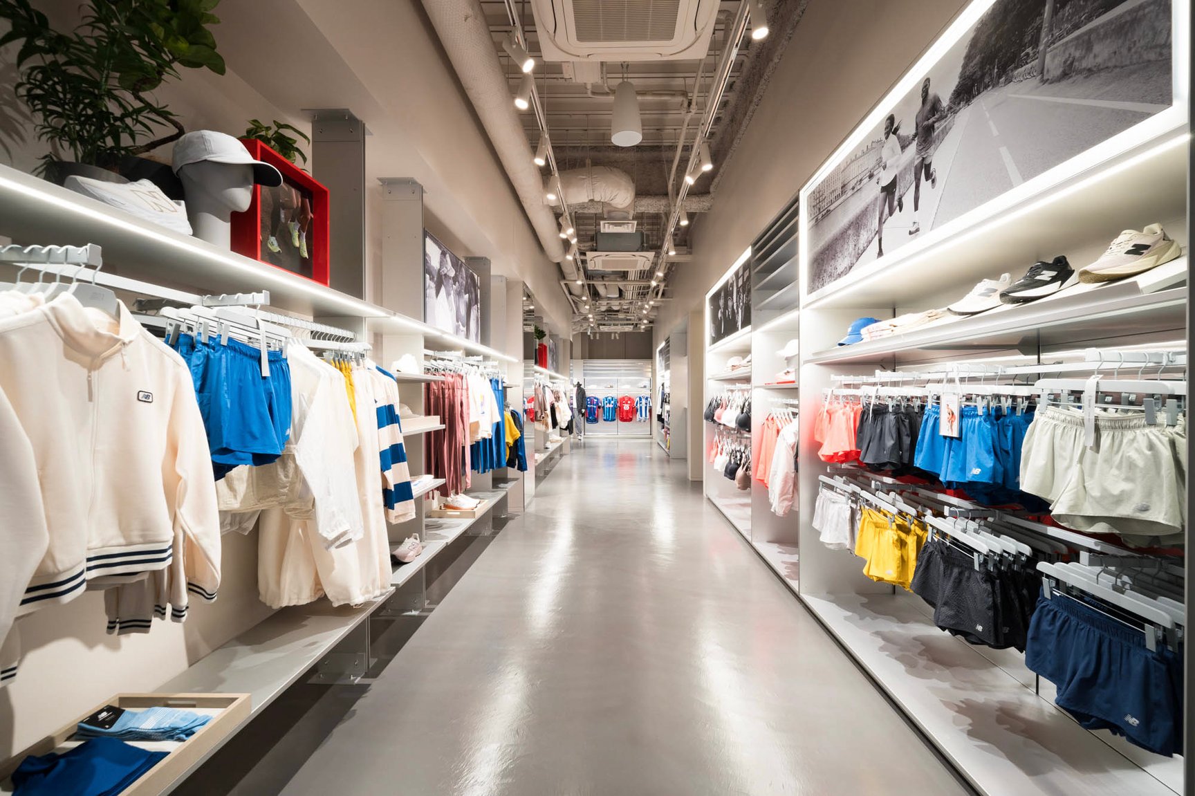 ニューバランス原宿の店内