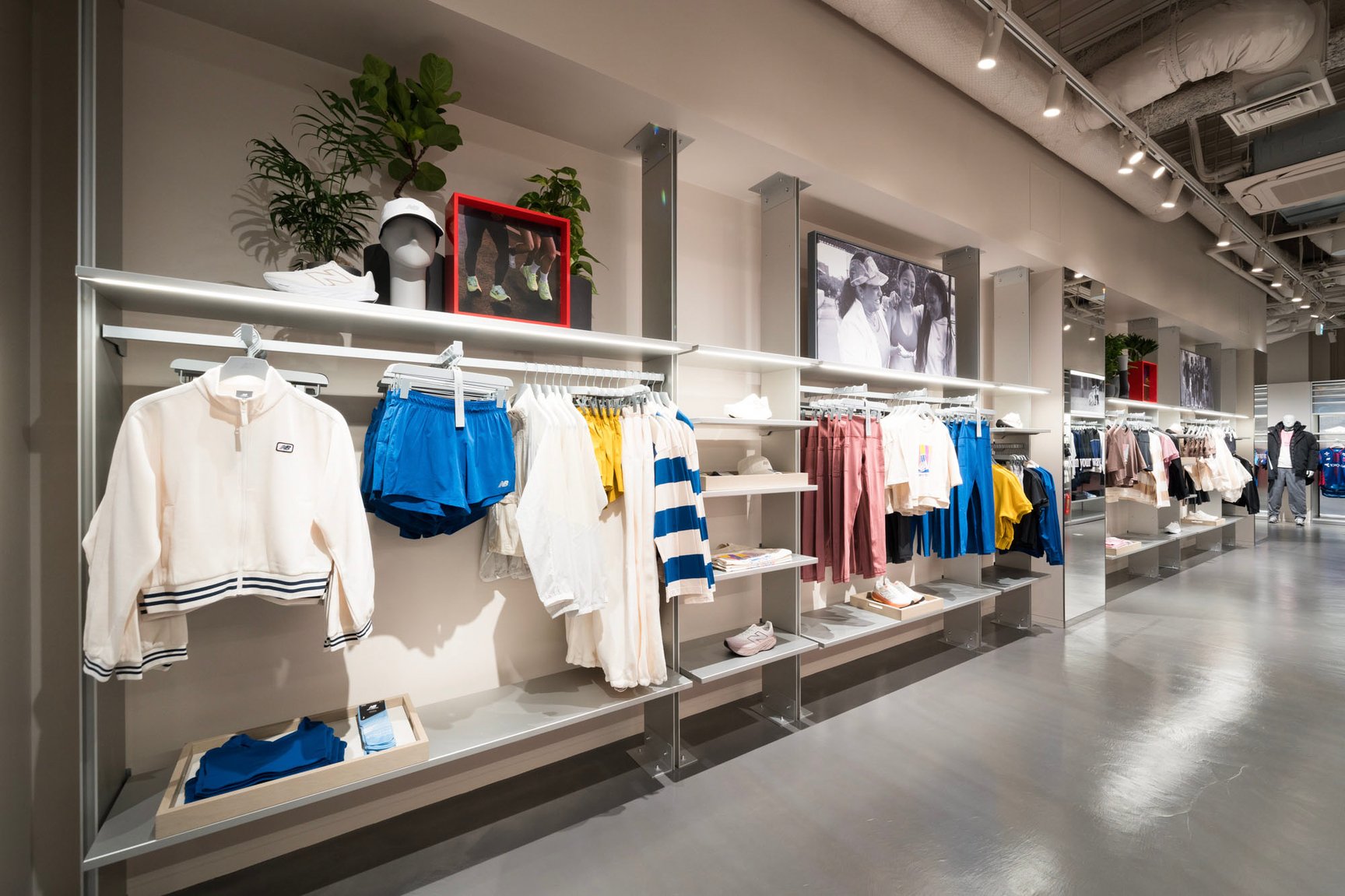 ニューバランス原宿の店内