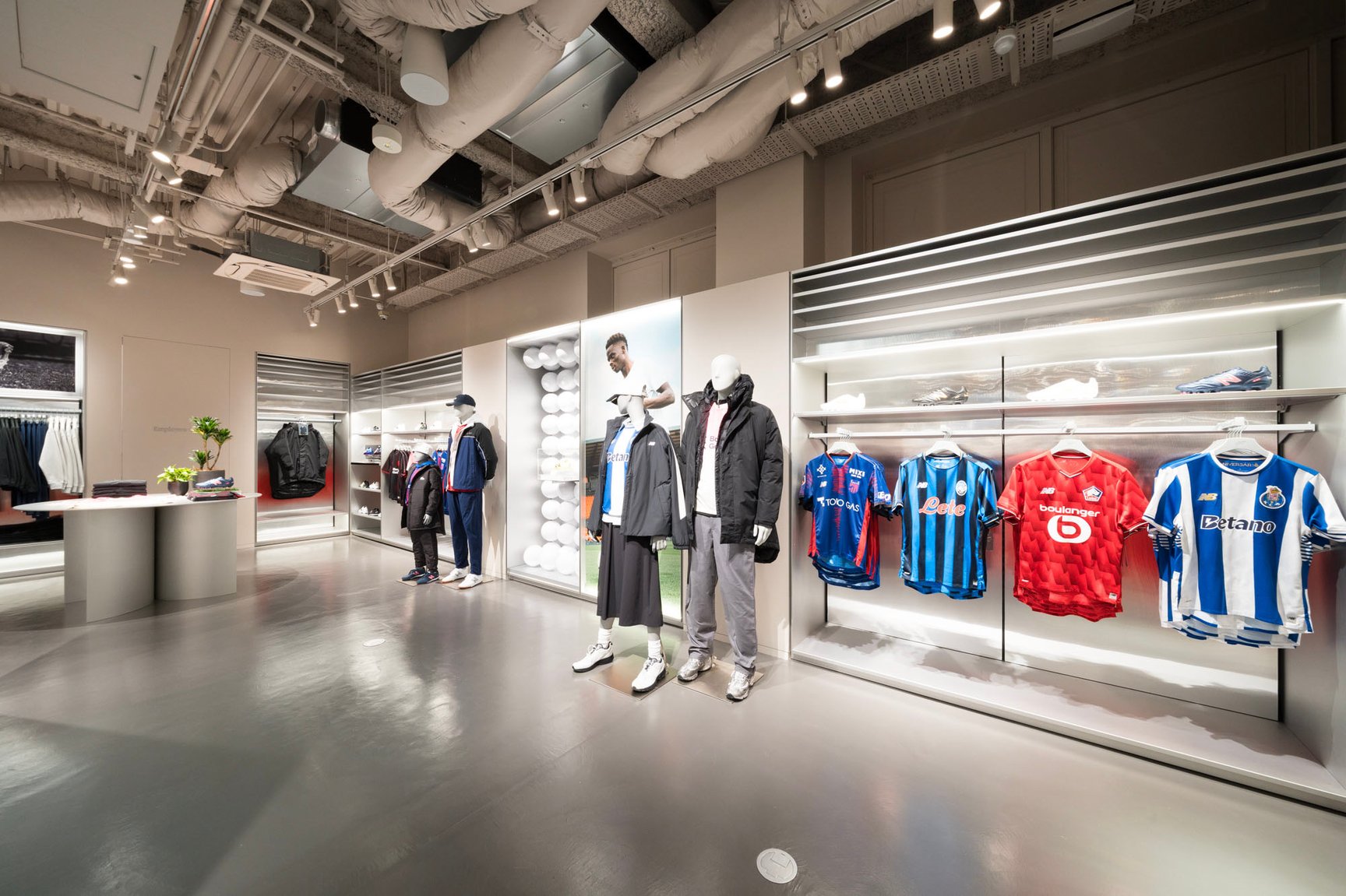 ニューバランス原宿の店内