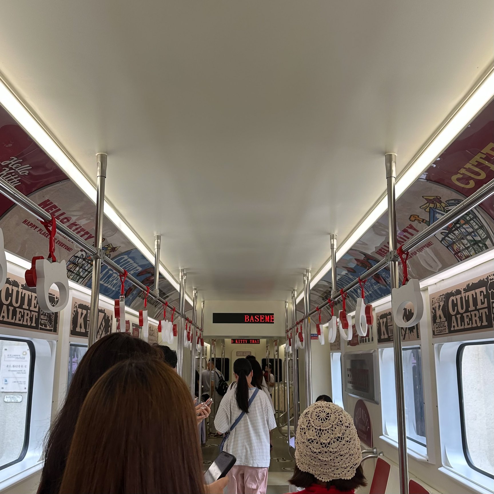 キティ列車内観