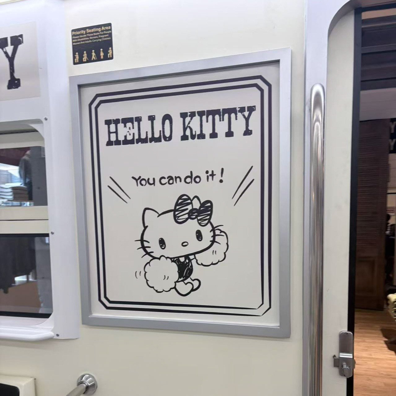 キティ列車内観