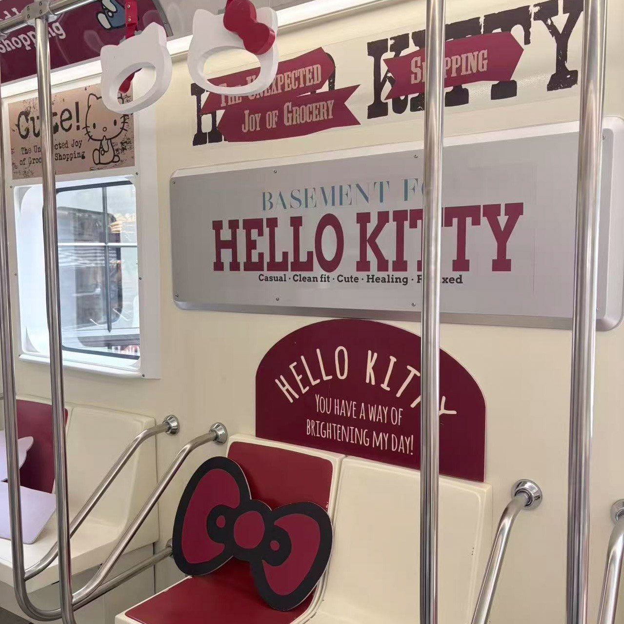 キティ列車内観