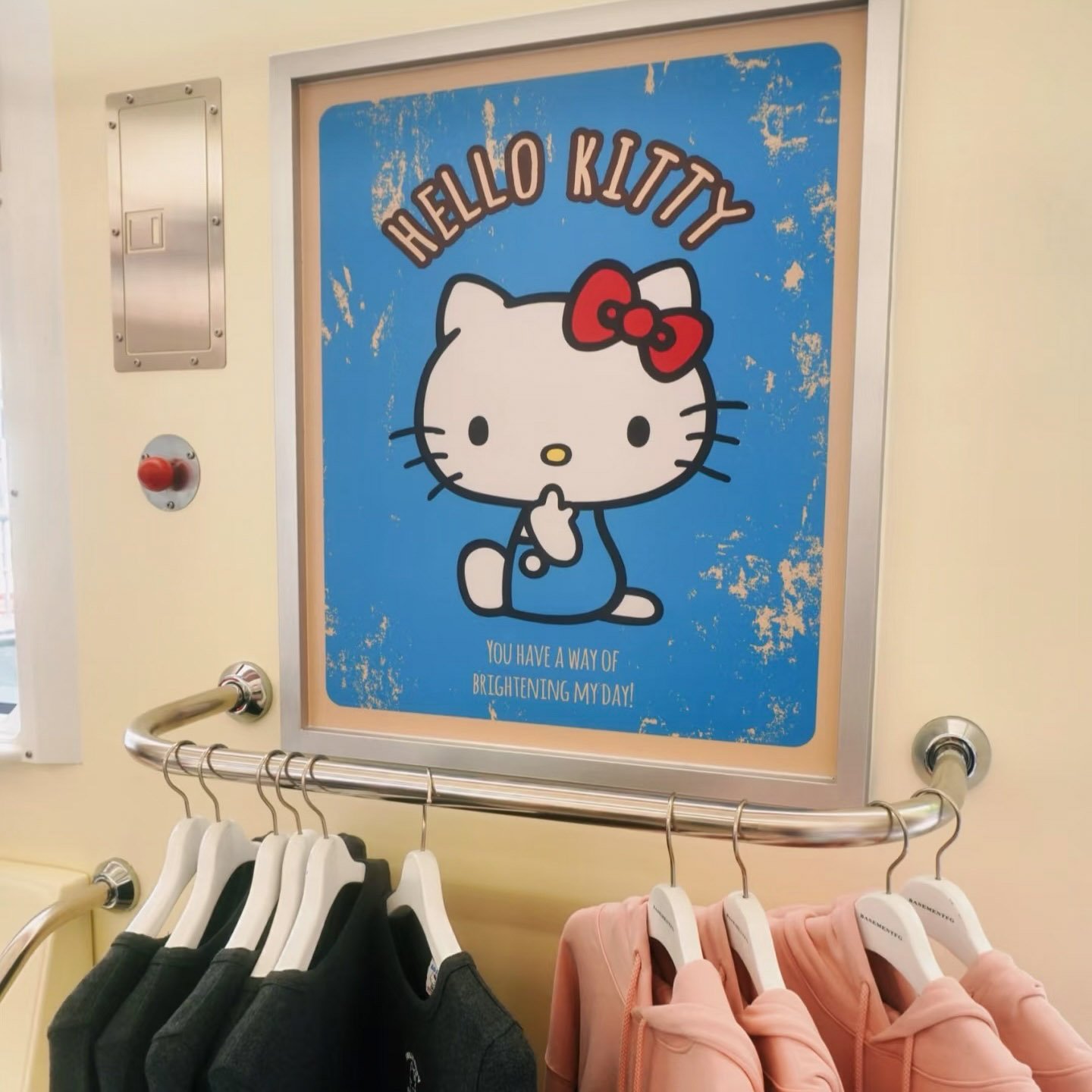 キティ列車内観