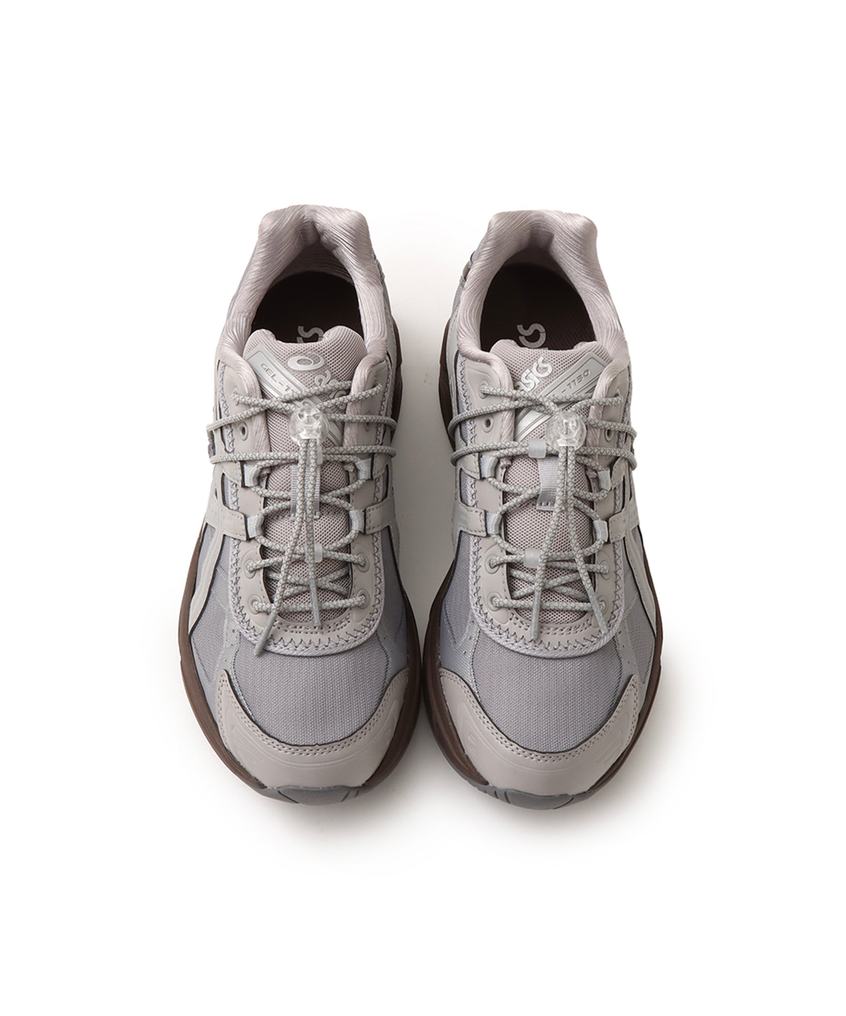 グレーのスニーカー