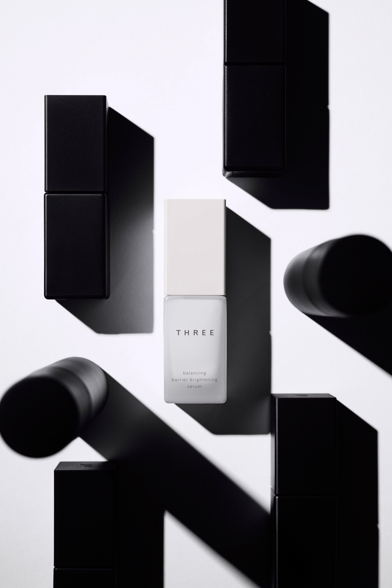 THREE バランシング バリア ブライトニング セラムの画像