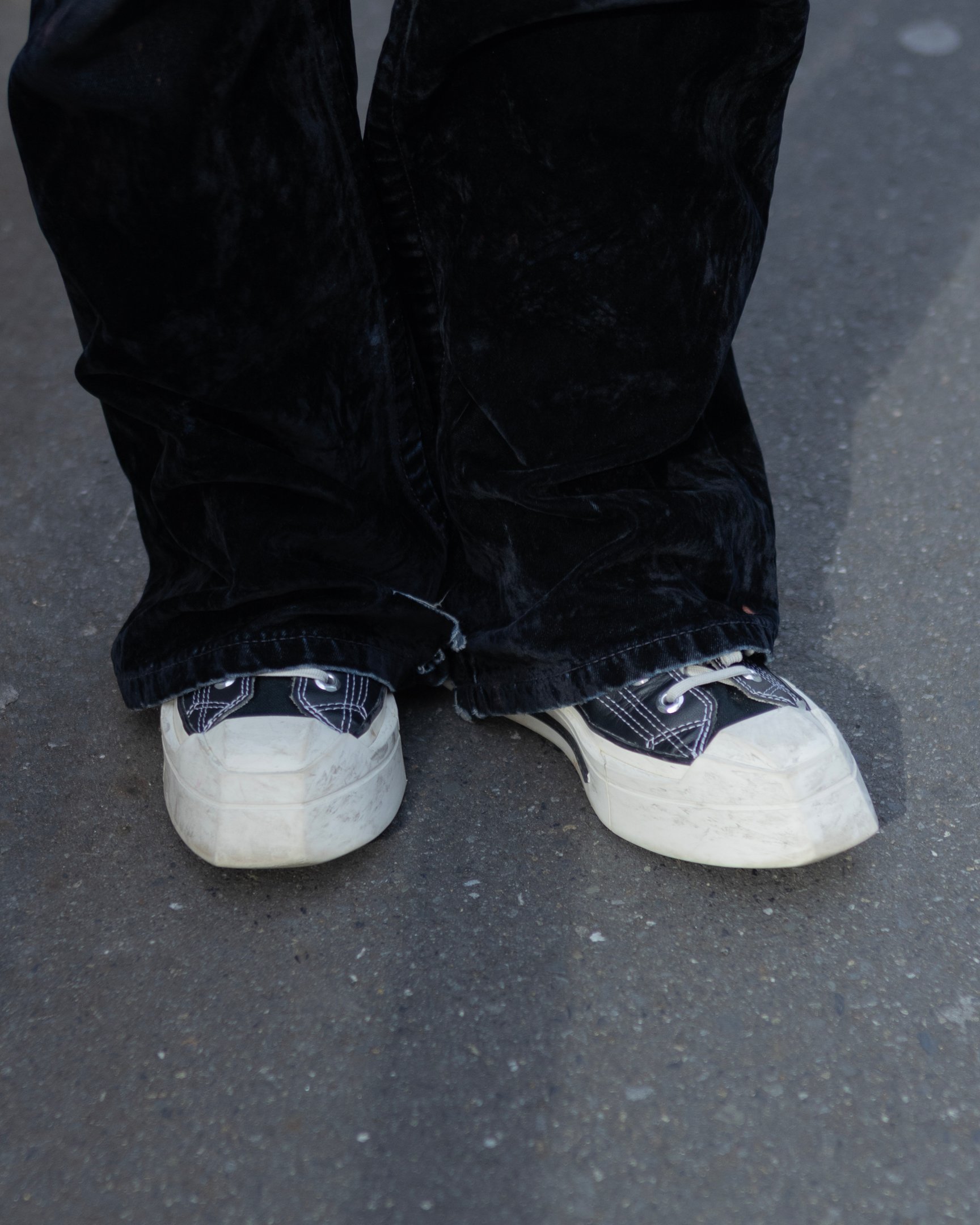 ユースオブザウォーターのジャケットを着たモデル