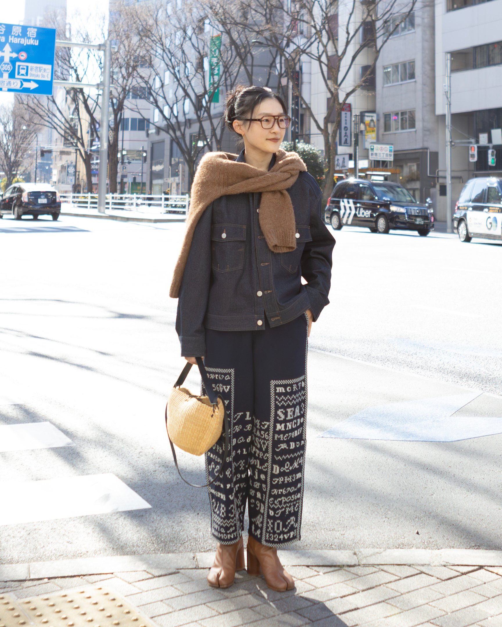 N.ハリウッドのデニムジャケットを着たモデル