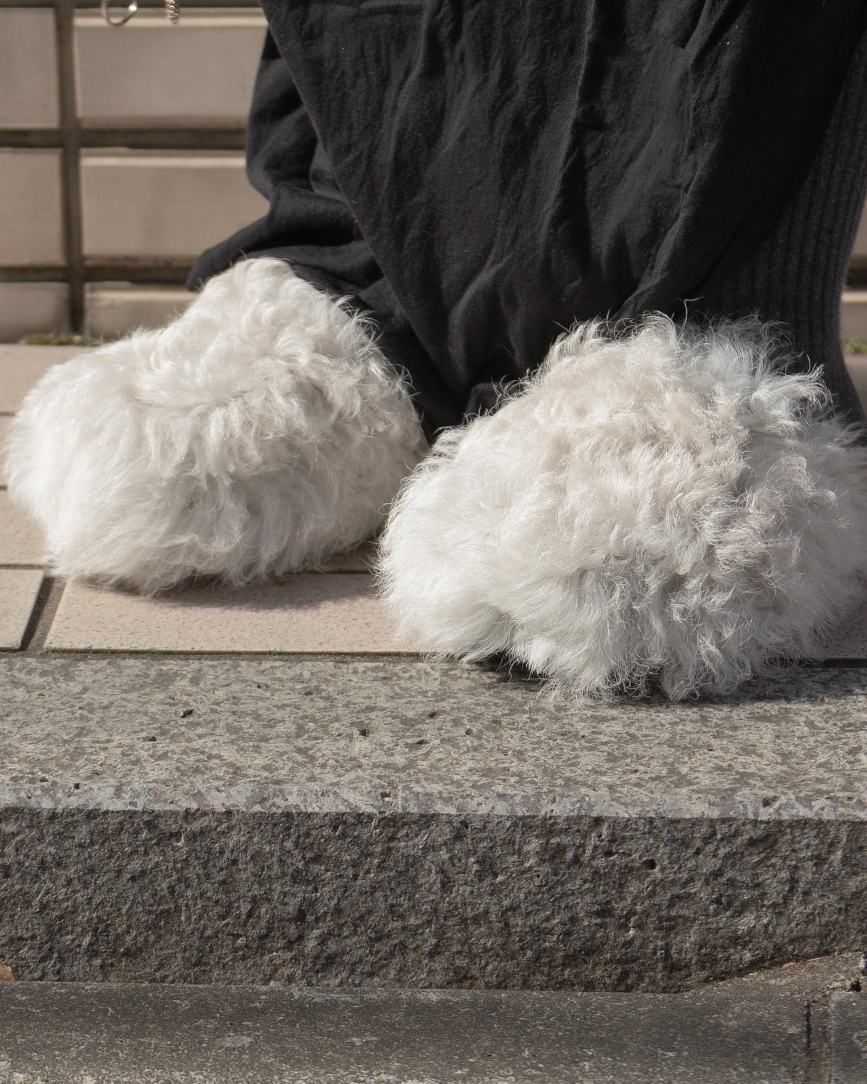 カナコサカイのジャケットを着たモデル