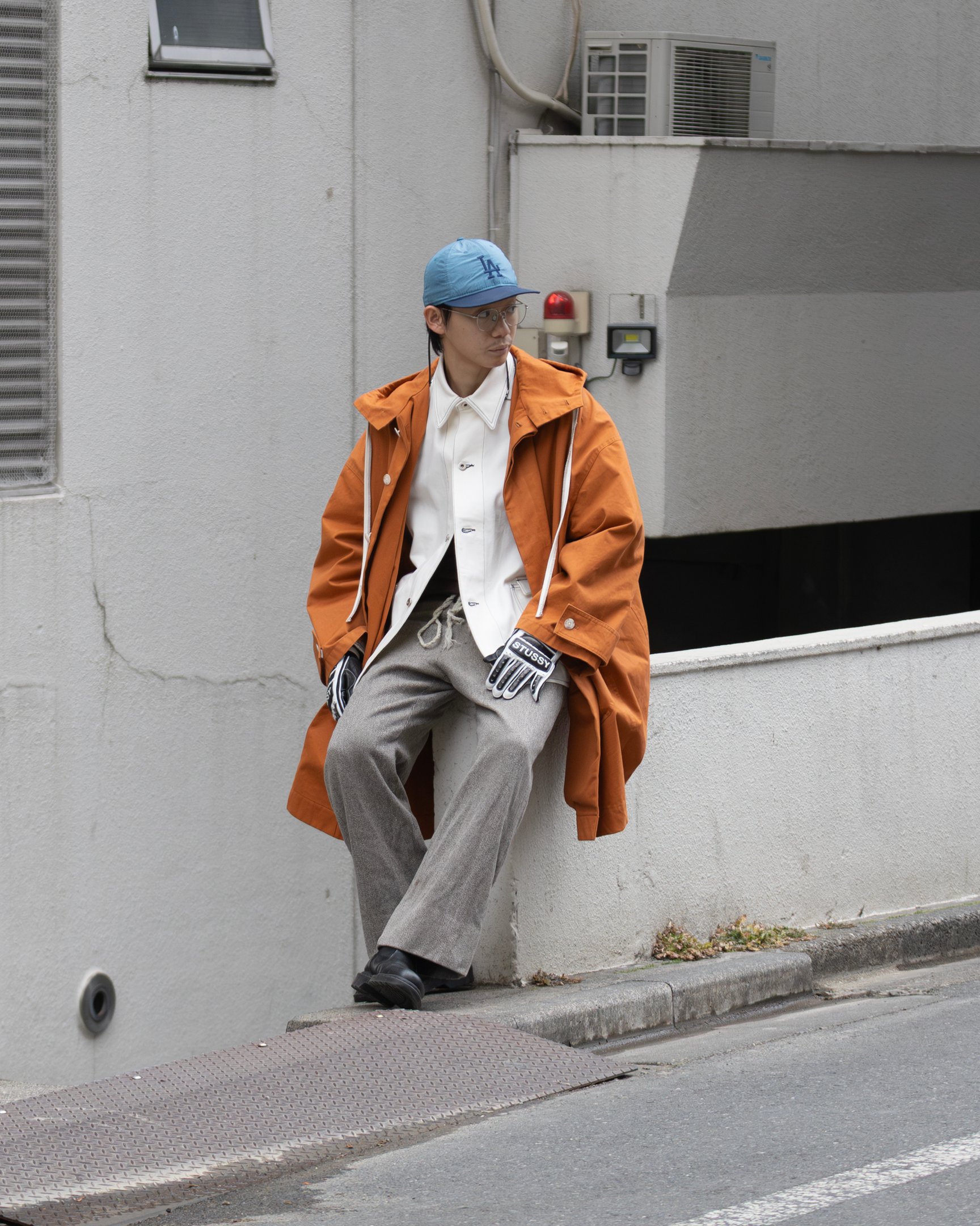 シーオールのカバーオールを着たモデル