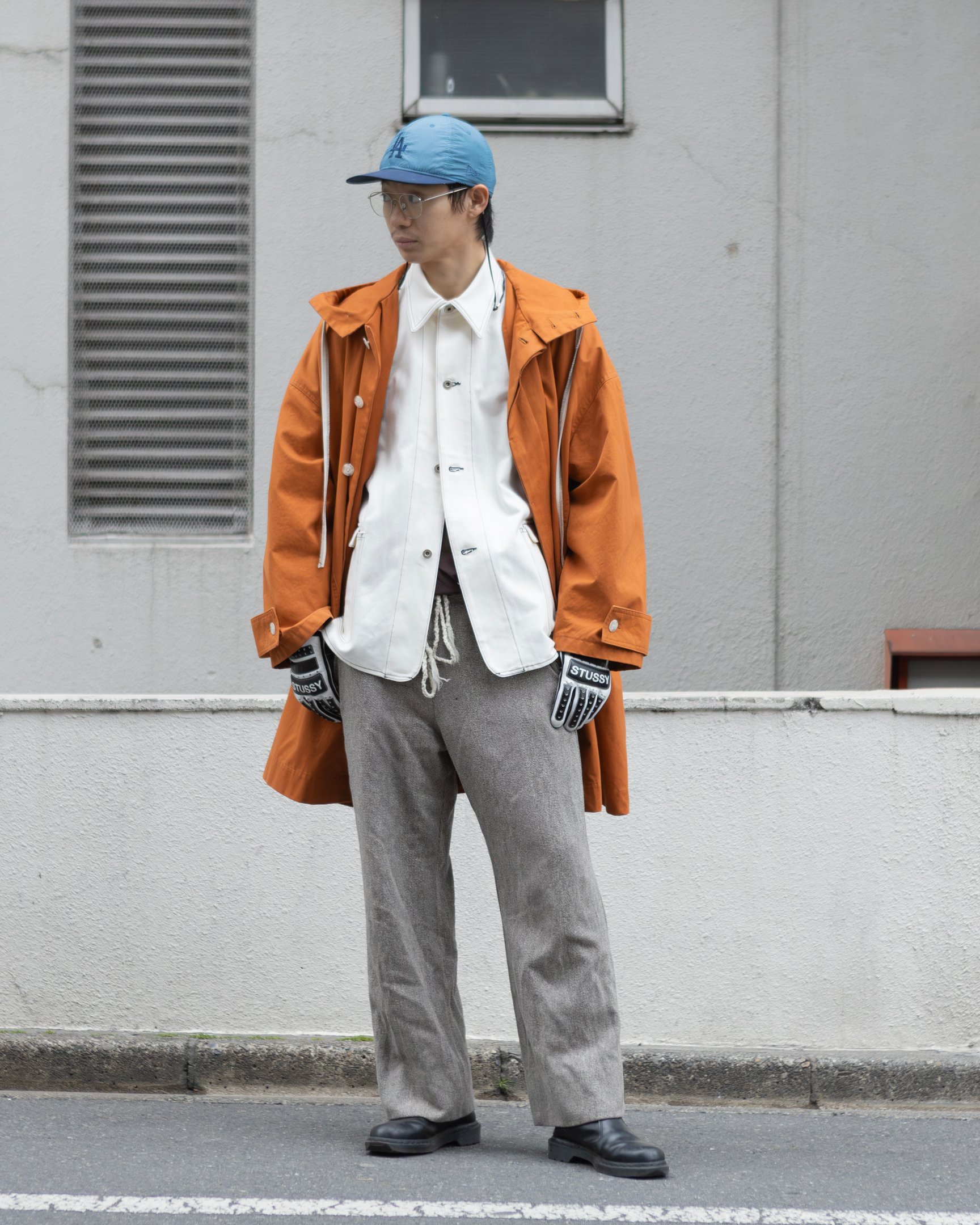 シーオールのカバーオールを着たモデル