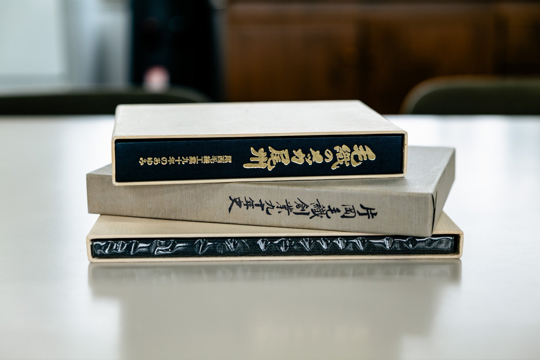 津島毛織工業共同組合の文献「毛織のメッカ尾州」と「片岡毛織創業九十年度」