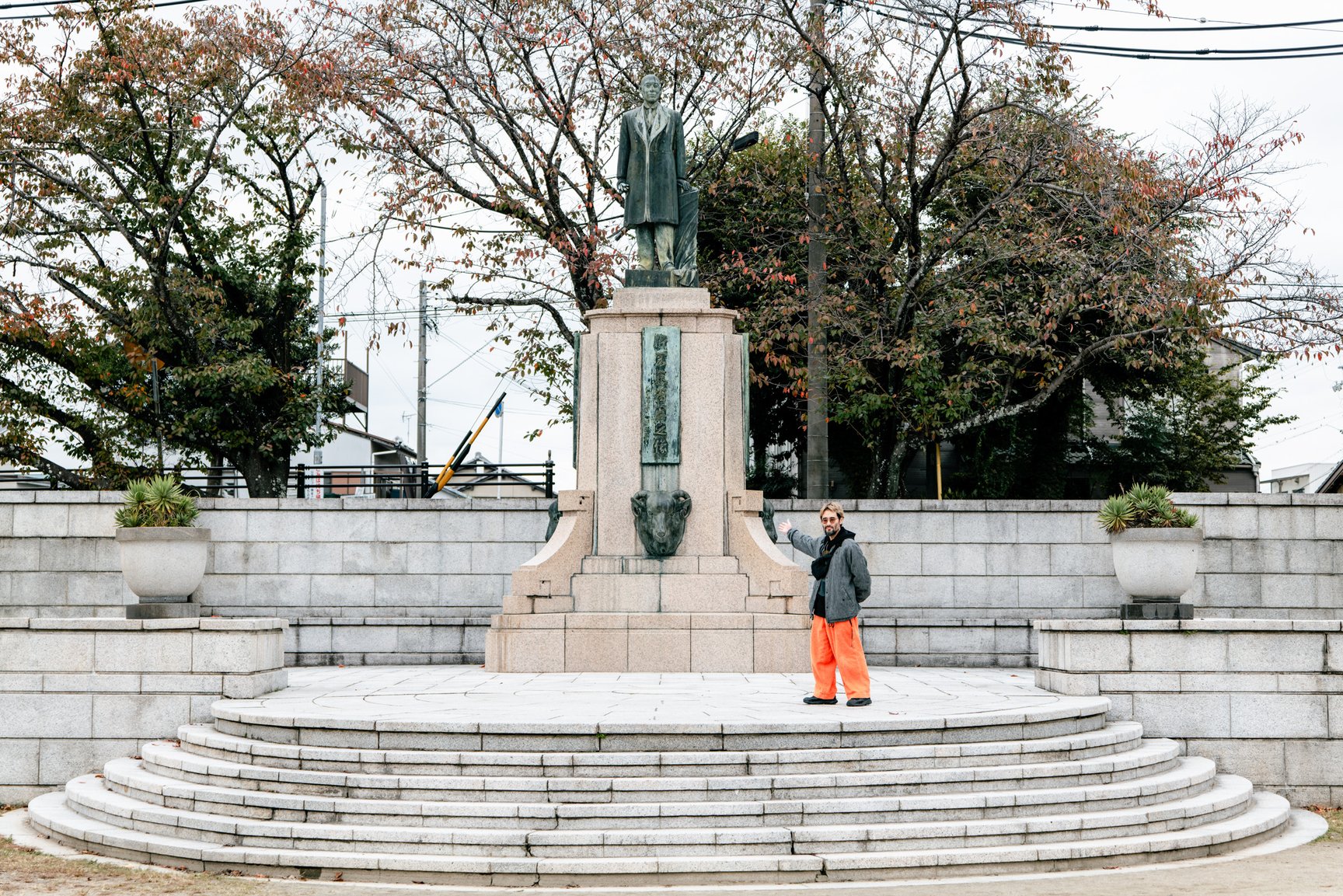 津島の天王川公園にある片岡春吉氏の銅像