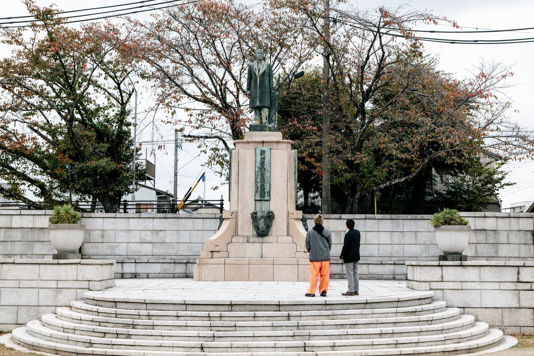 津島の天王川公園にある片岡春吉氏の銅像