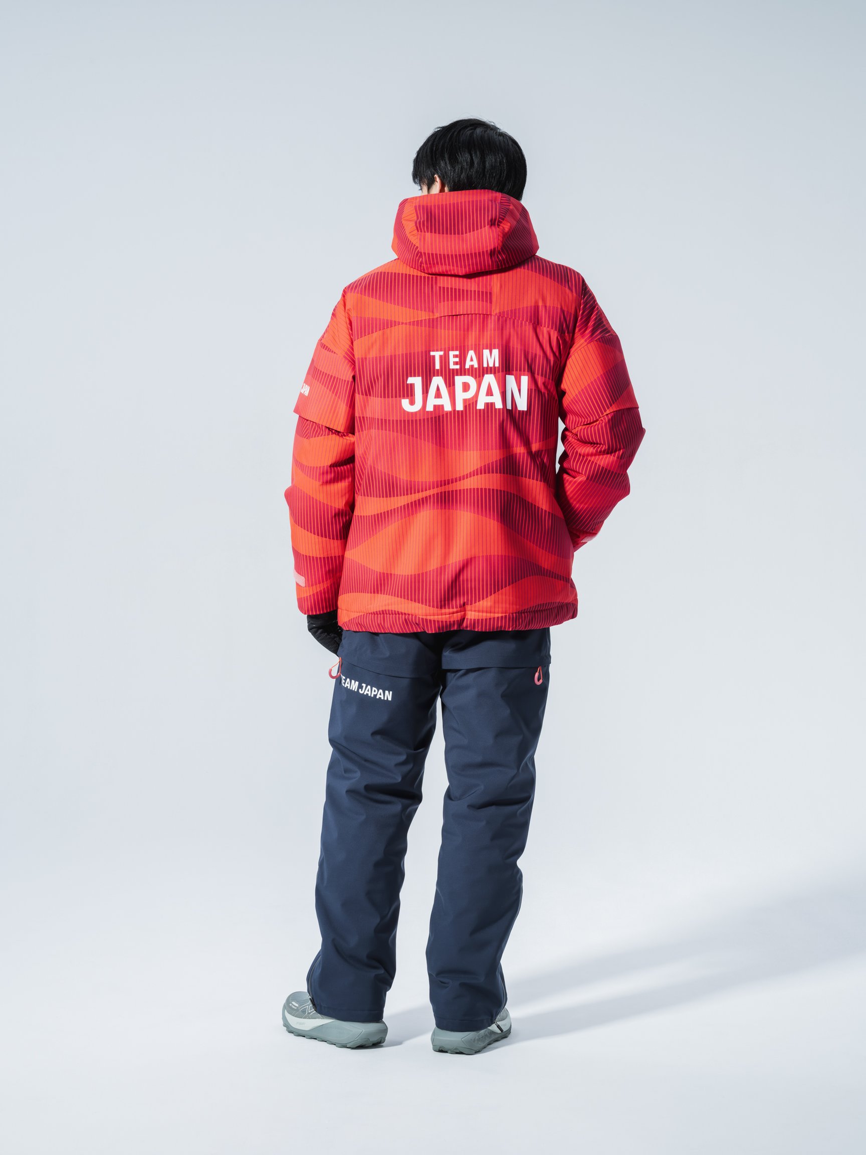 ミラノ・コルティナオリンピックの日本選手団の屋外用公式ウェア