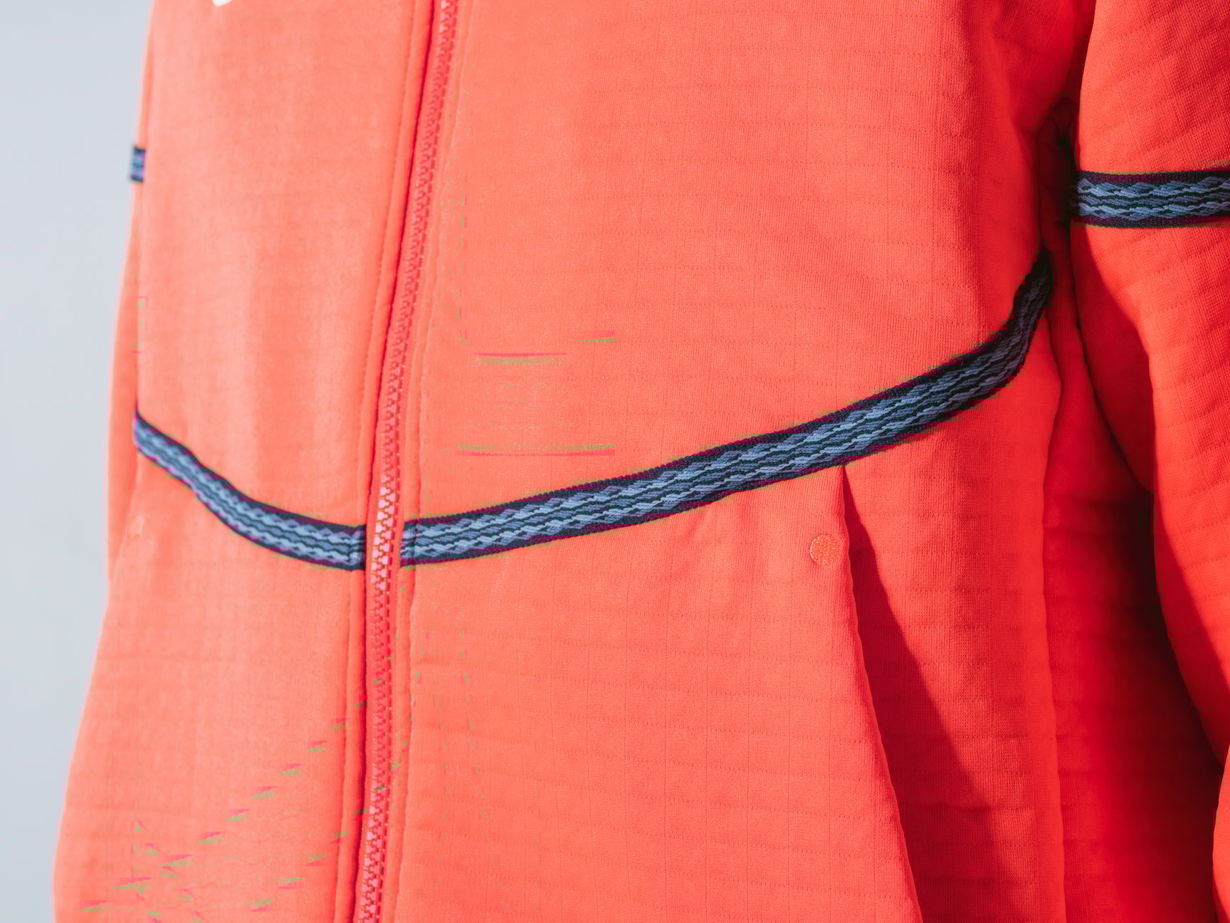 ミラノ・コルティナオリンピック日本選手団の屋内競技用の公式ウェア画像