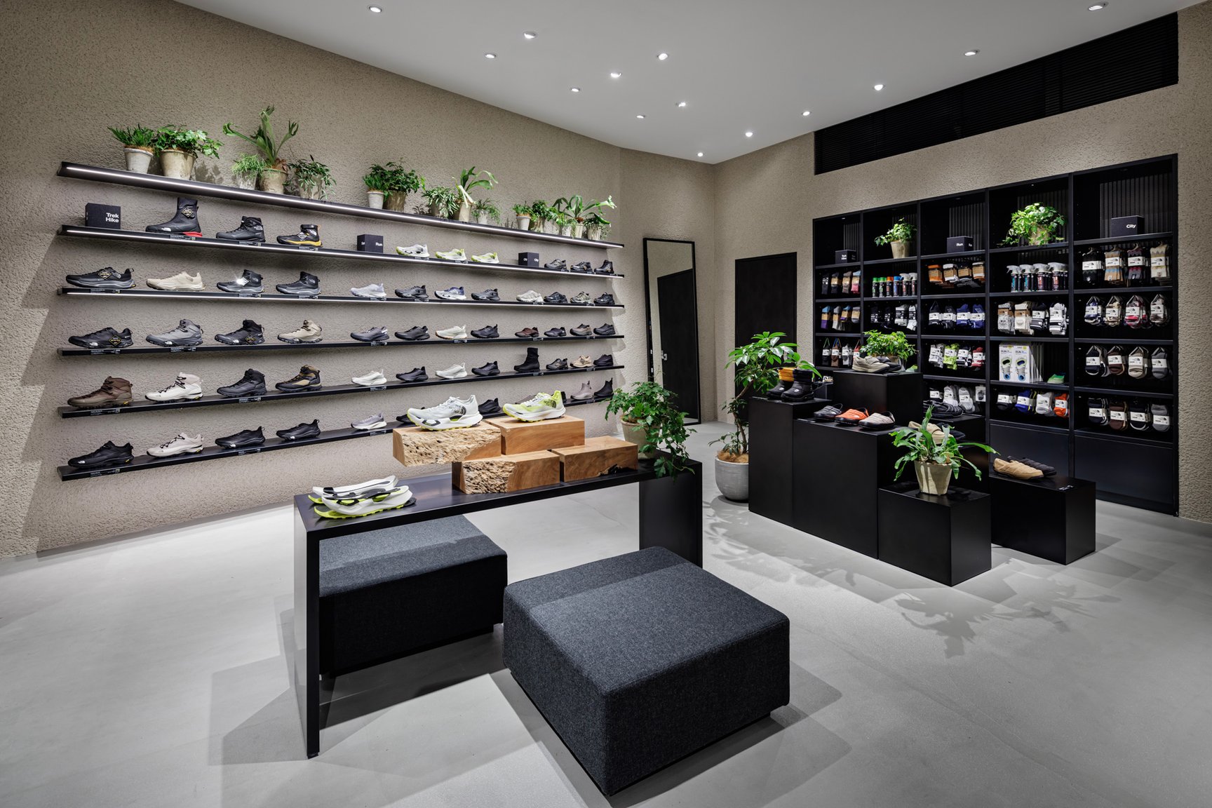 2025年9月に増床＆リニューアルオープンしたザ・ノース・フェイス／ヘリーハンセン ラゾーナ川崎店の内観