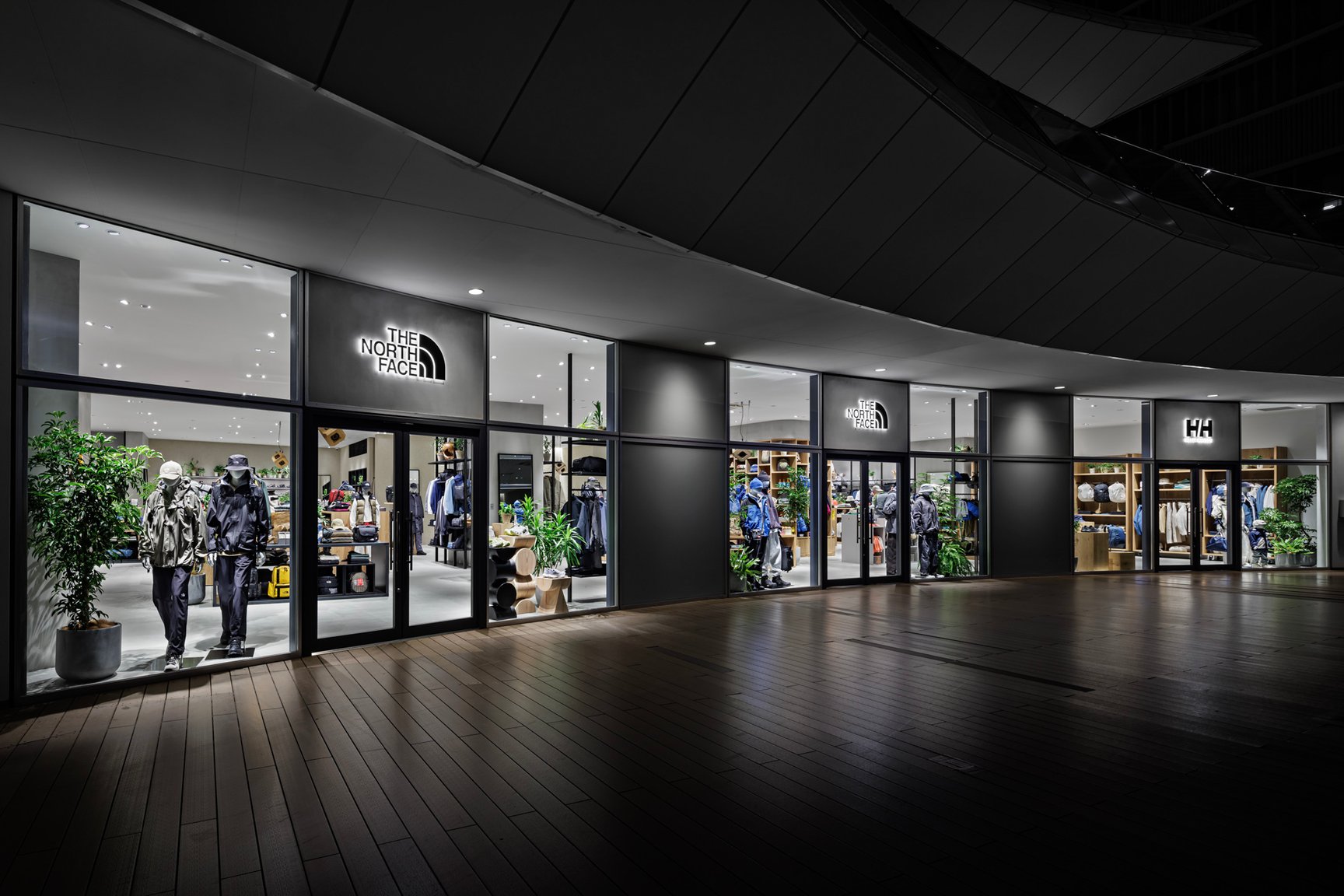 2025年9月に増床＆リニューアルオープンしたザ・ノース・フェイス／ヘリーハンセン ラゾーナ川崎店の外観