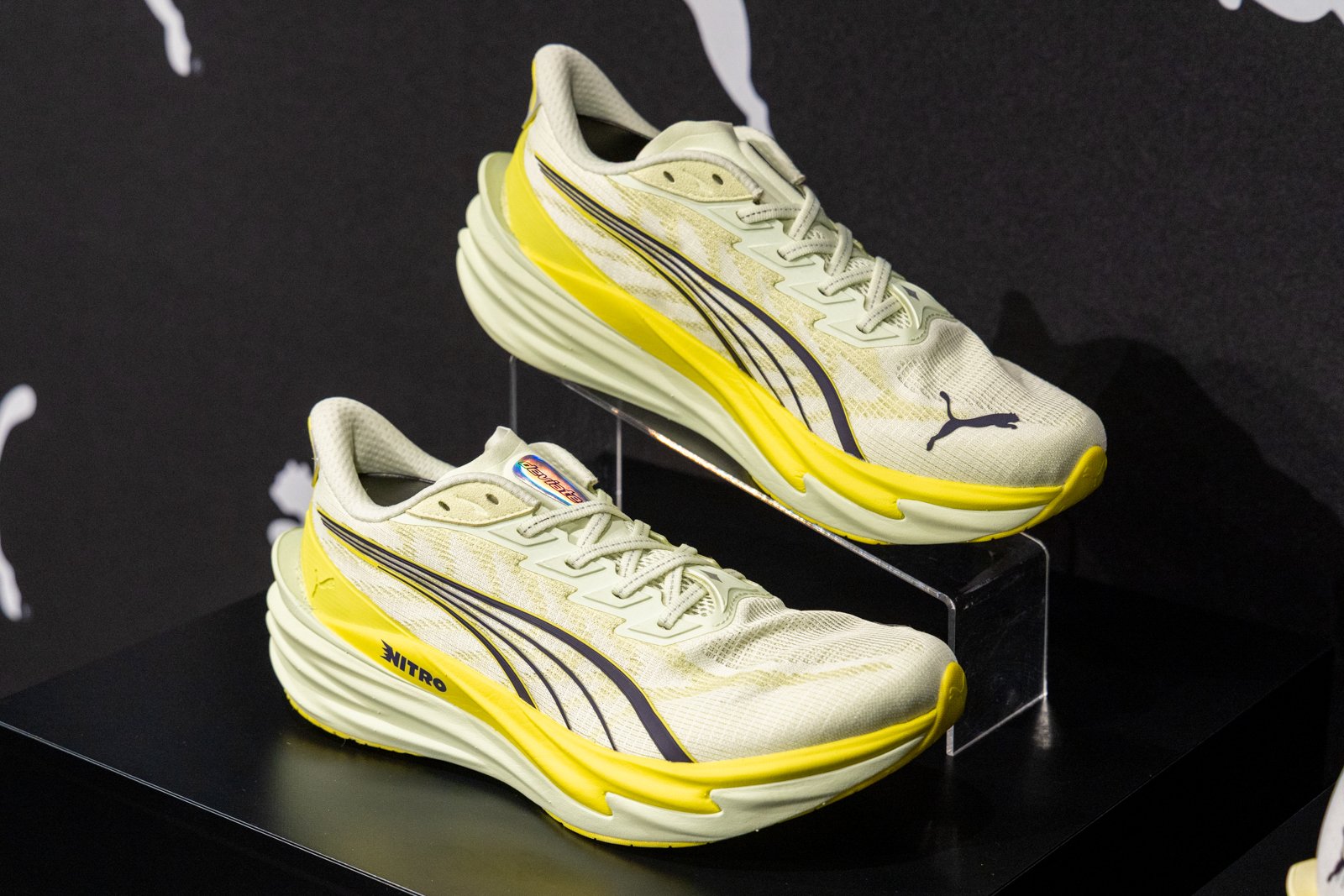 プーマの新作ランニングシューズ画像