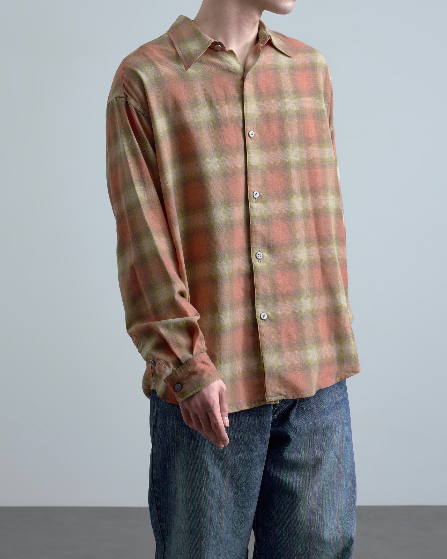 パラトレイトのチェックシャツ