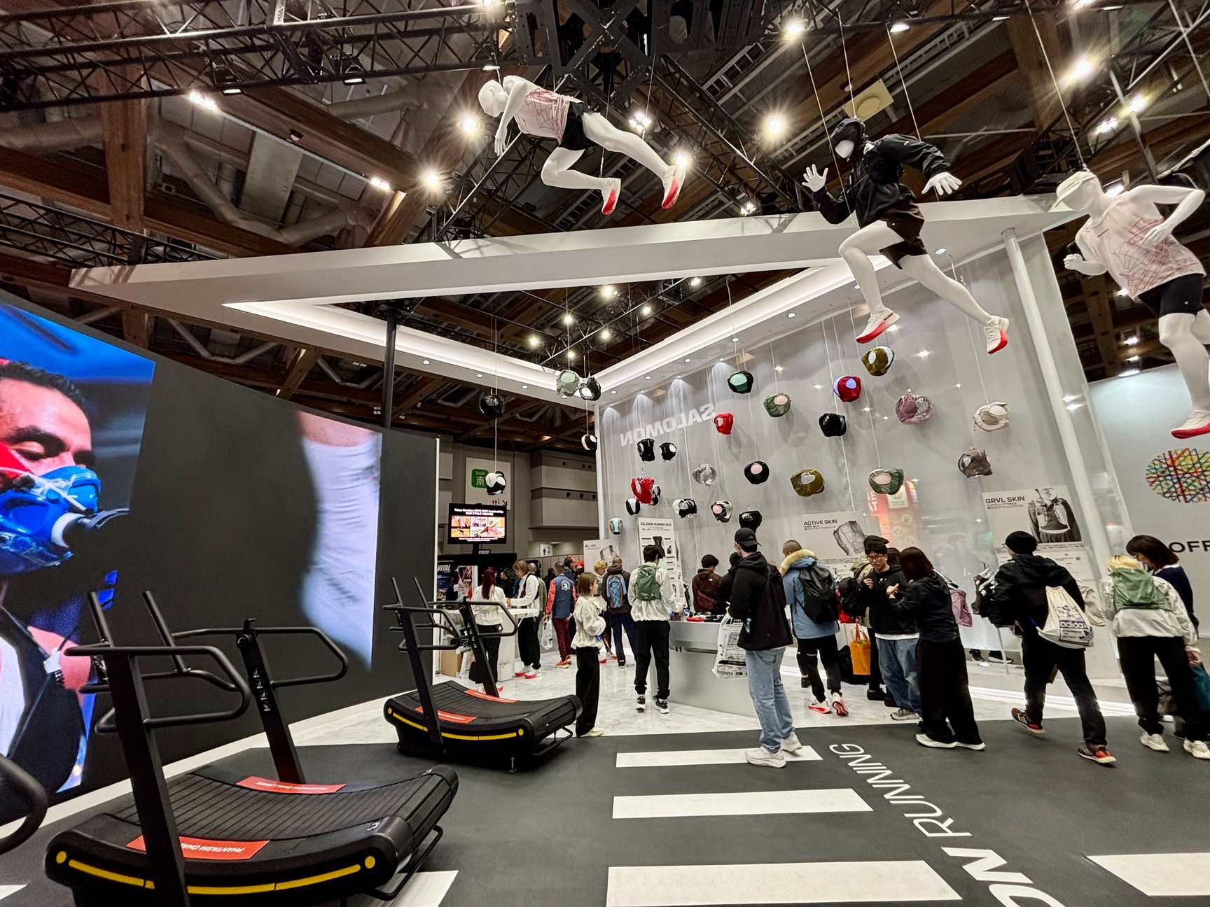 サロモンのブース画像