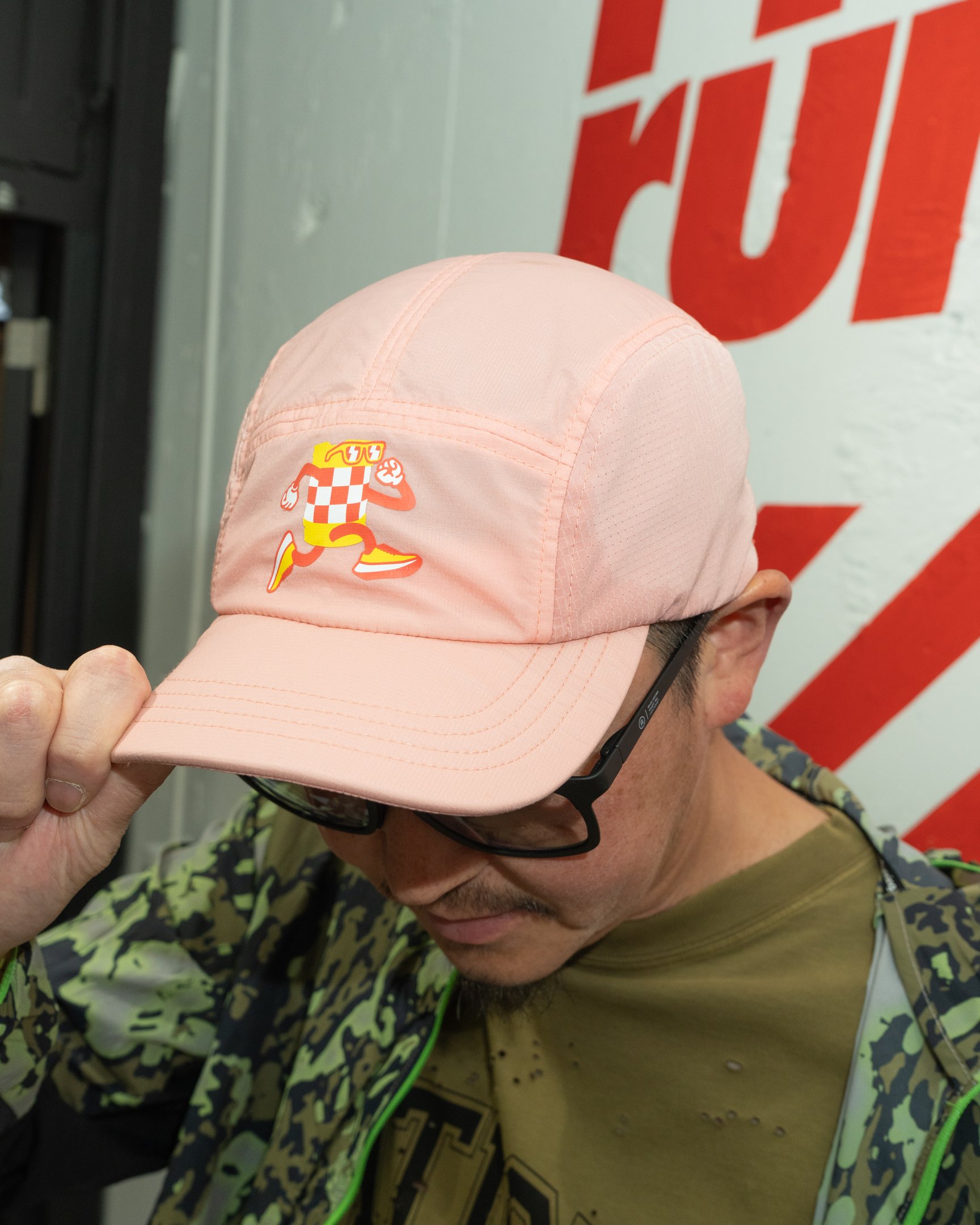 ピンクのキャップ