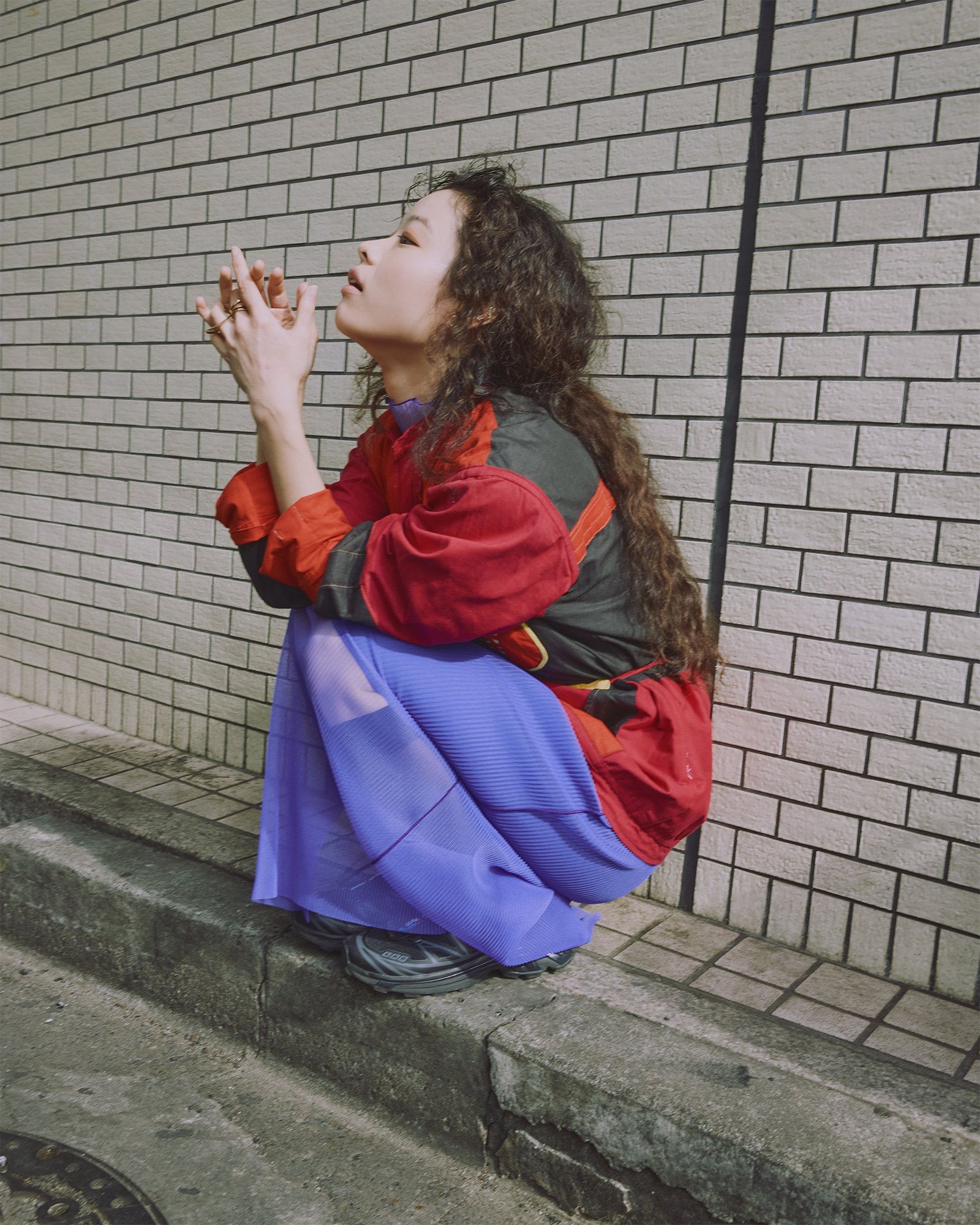 コトハヨコザワの洋服を着たモデル