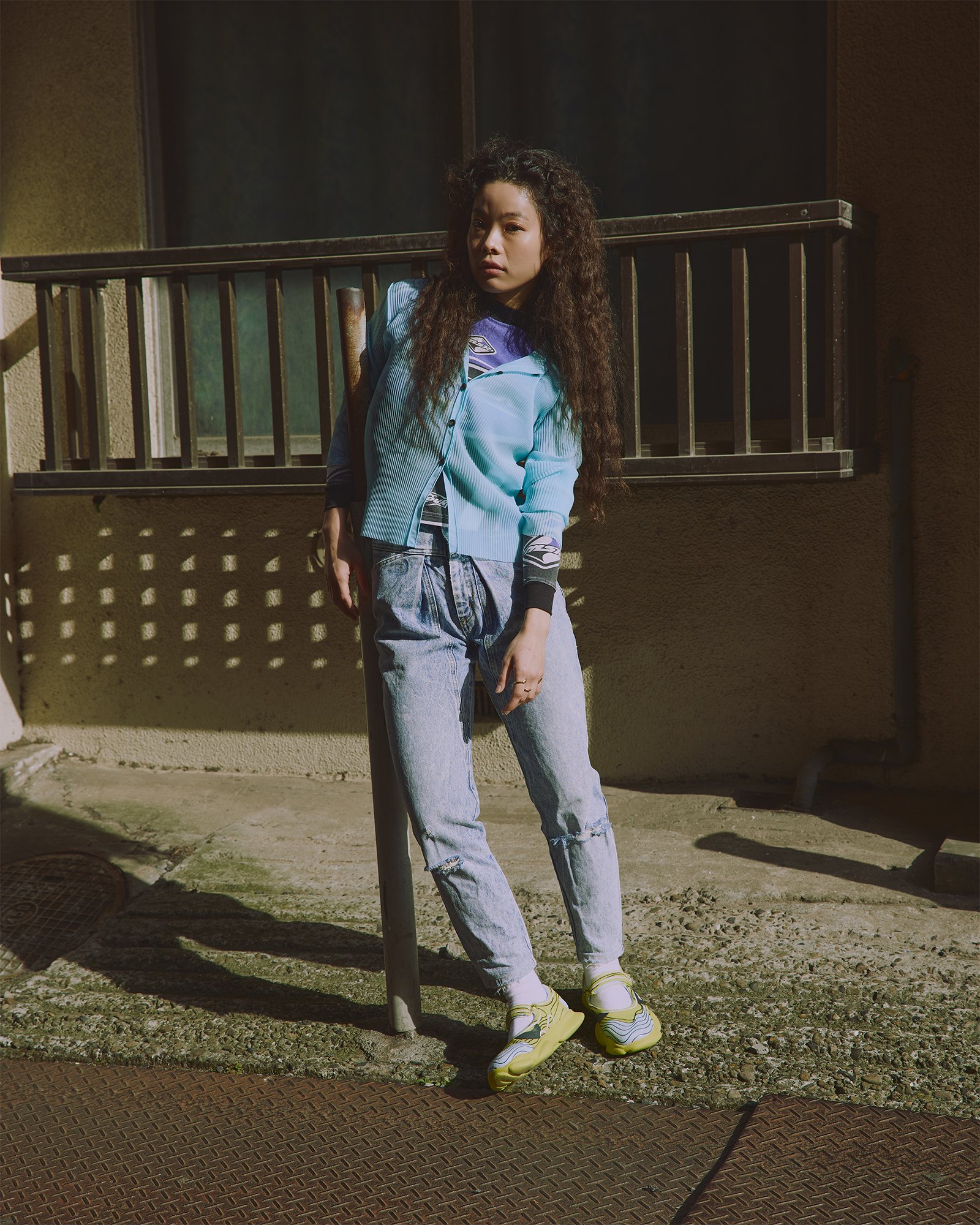 コトハヨコザワの洋服を着たモデル