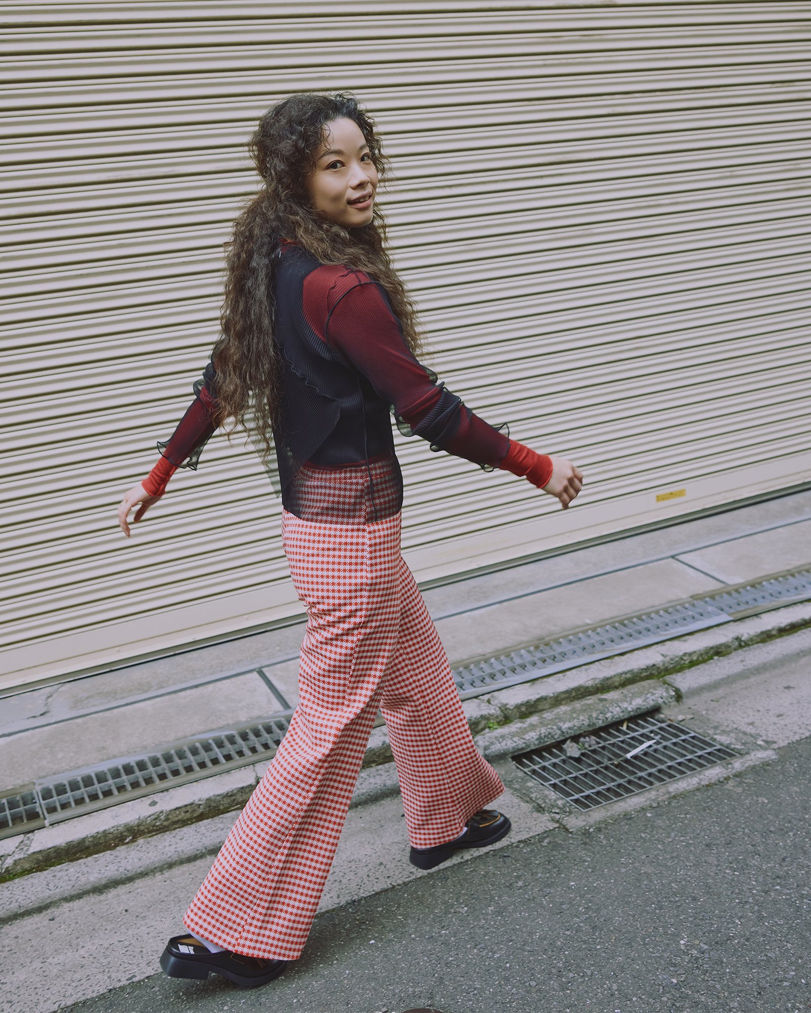 コトハヨコザワの洋服を着たモデル