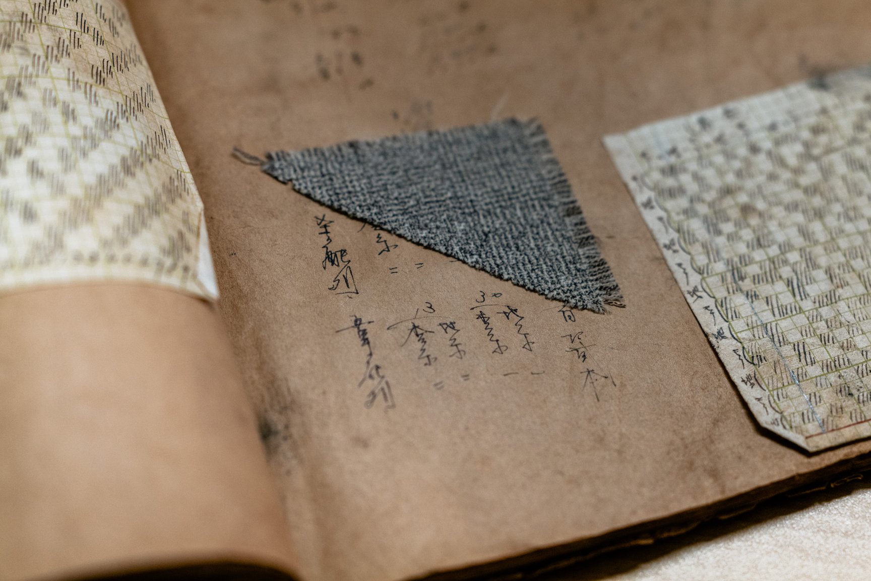 山栄毛織の生地見本