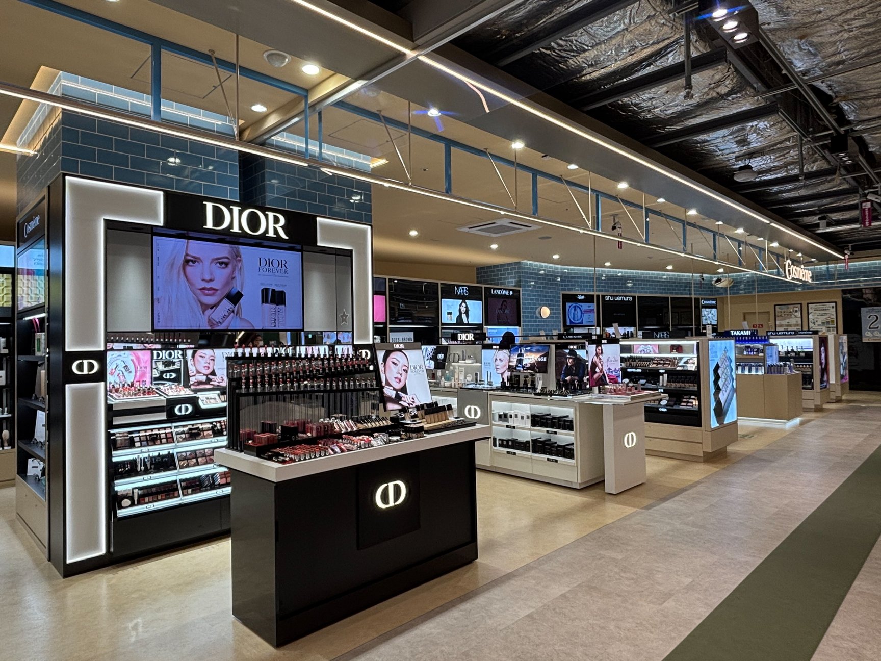 イオンモール津田沼サウス2階のビューティ売り場の様子