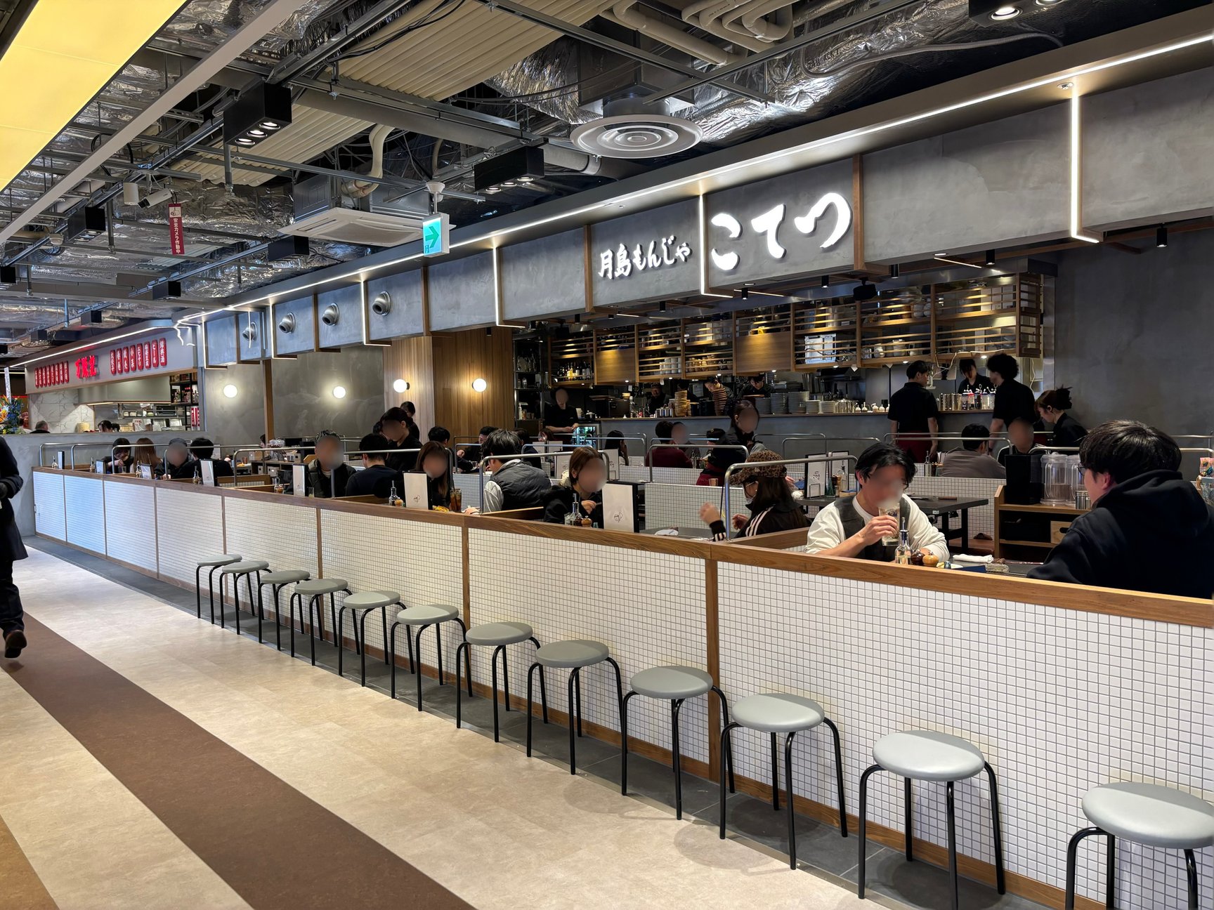 イオンモール津田沼サウス6階の飲食店街の様子