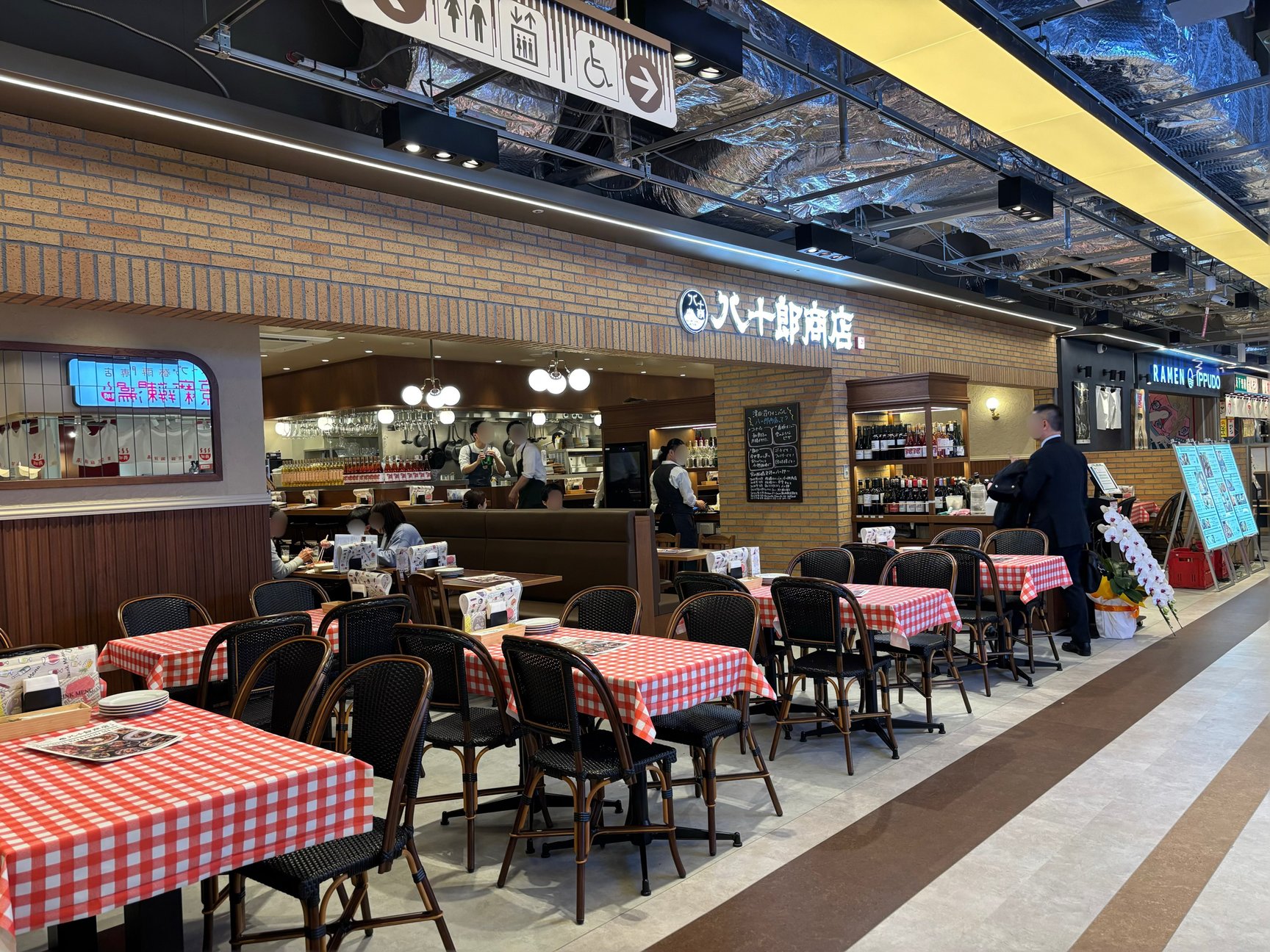 イオンモール津田沼サウス6階の飲食店街の様子